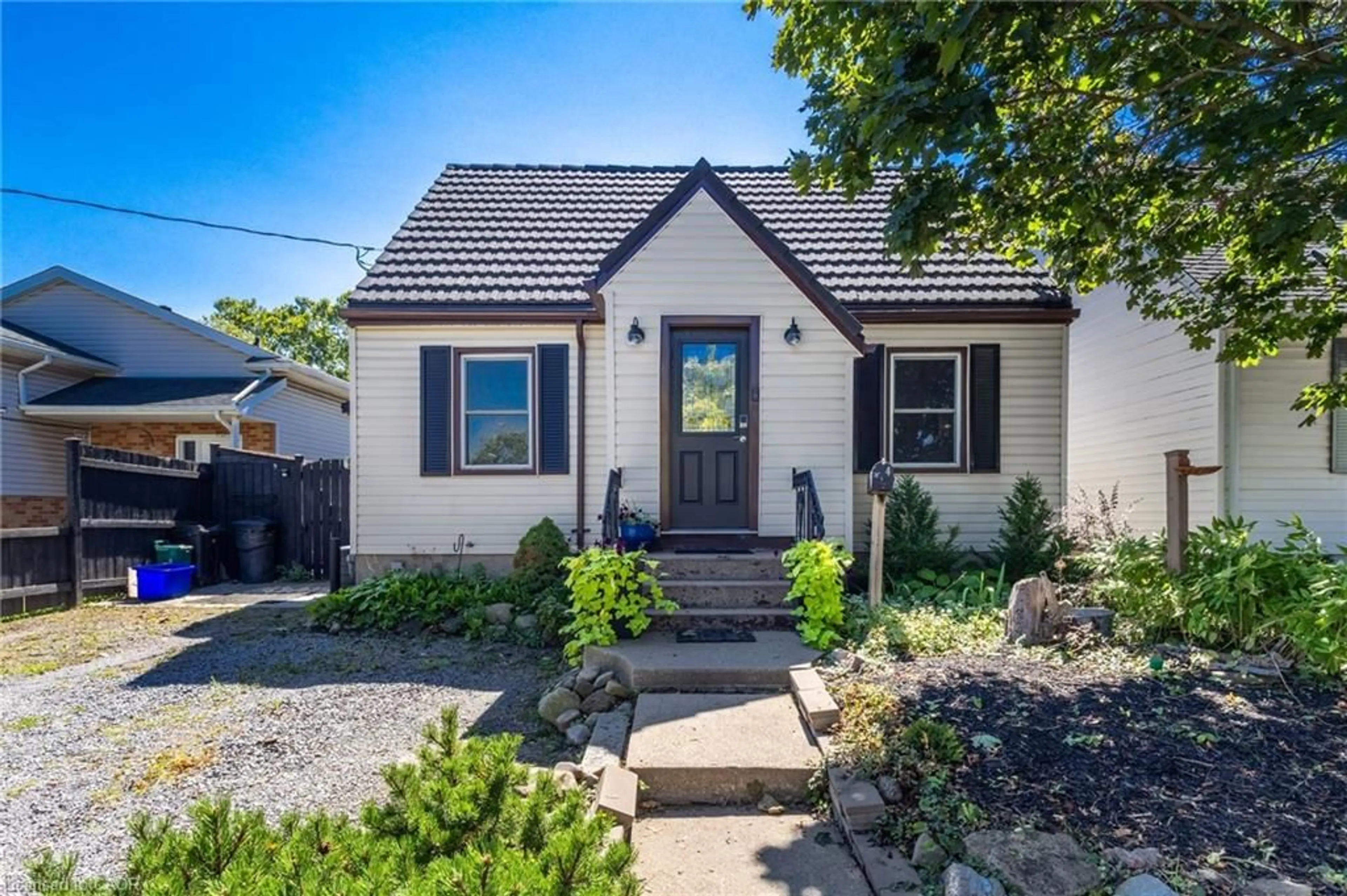 Home with brick exterior material, street for 4 Lincoln Ave, St. Catharines Ontario L2P 2H9