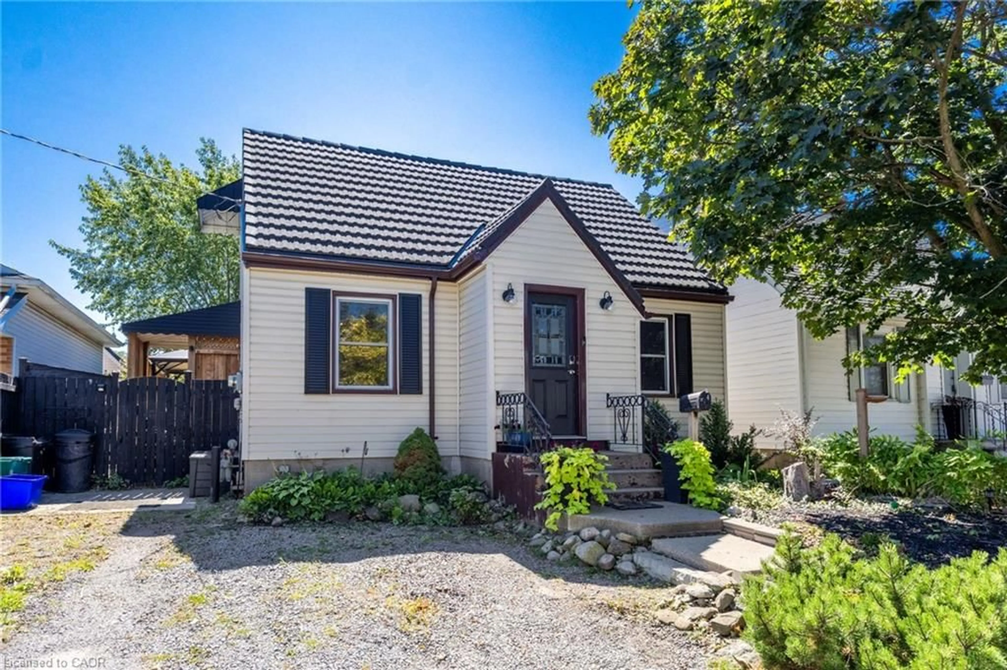 Home with brick exterior material, street for 4 Lincoln Ave, St. Catharines Ontario L2P 2H9