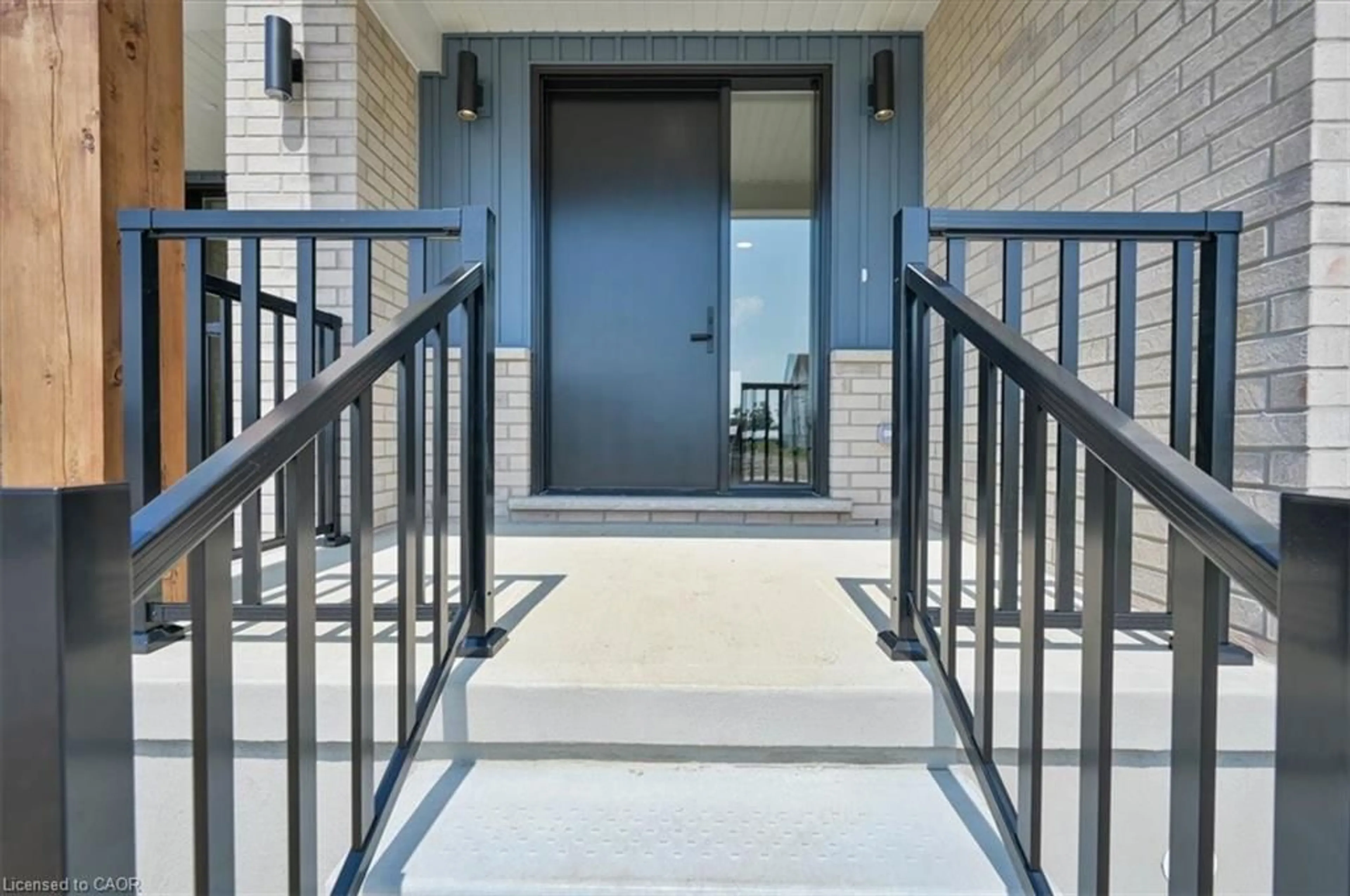 Indoor entryway for 101 Clayton St, Mitchell Ontario N0K 1N0