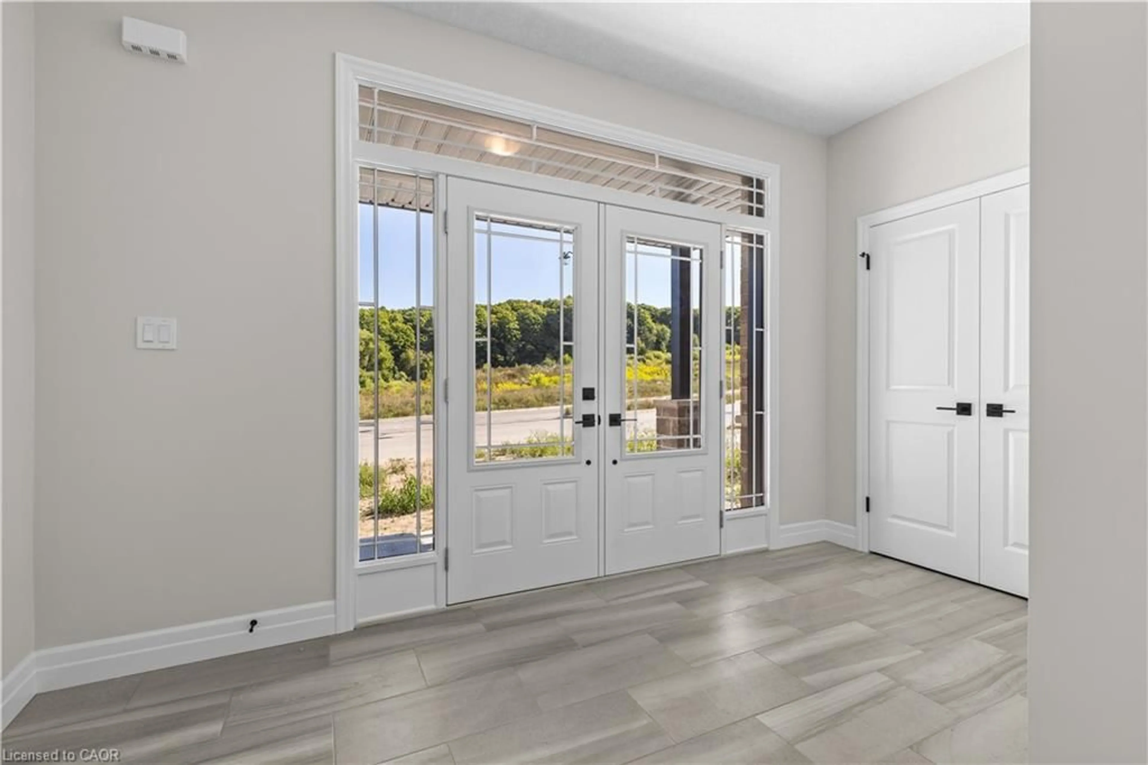 Indoor entryway for 257 Ladyslipper Dr, Waterloo Ontario N2V 0C3