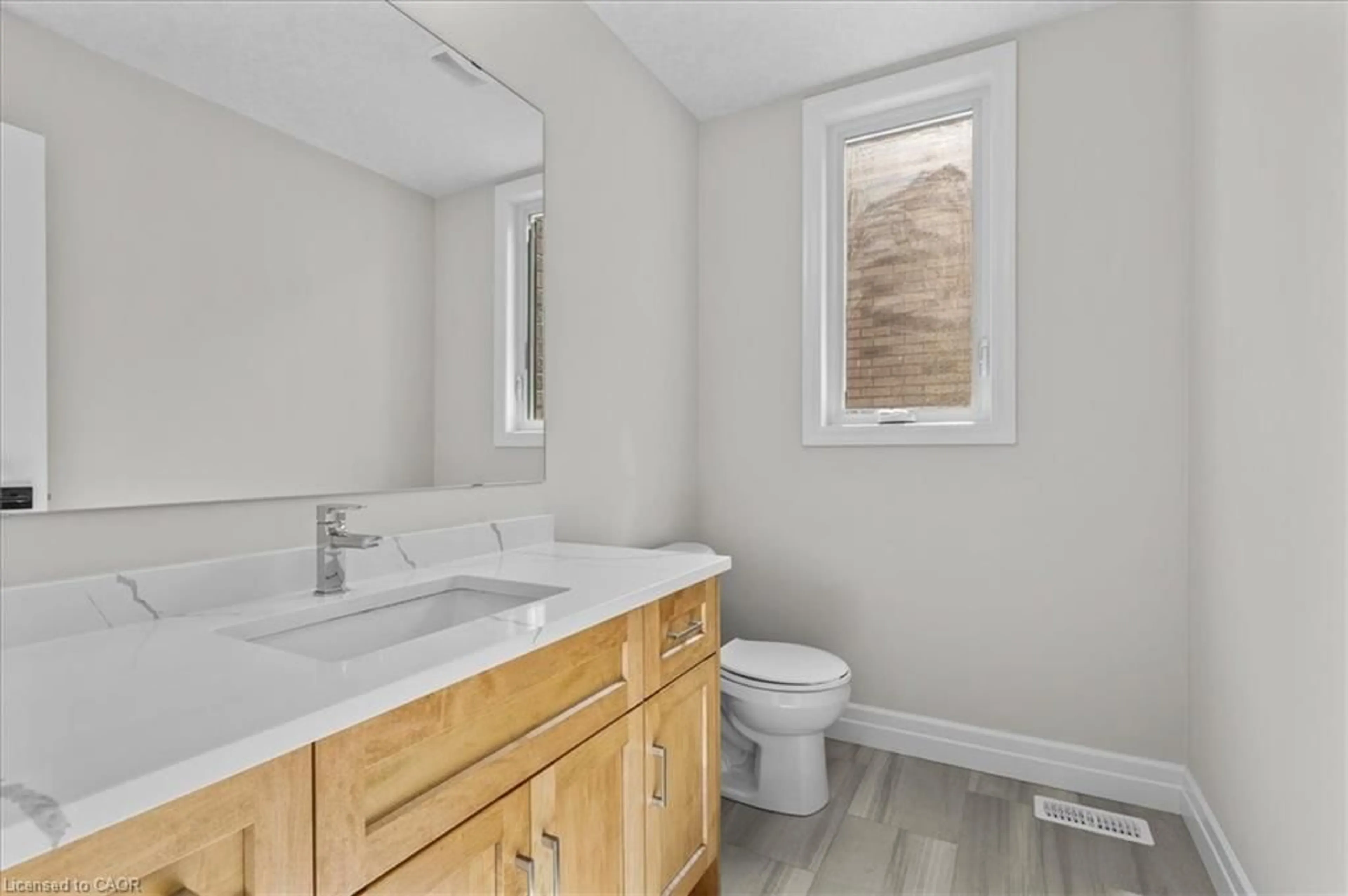 Standard bathroom, ceramic/tile floor for 257 Ladyslipper Dr, Waterloo Ontario N2V 0C3