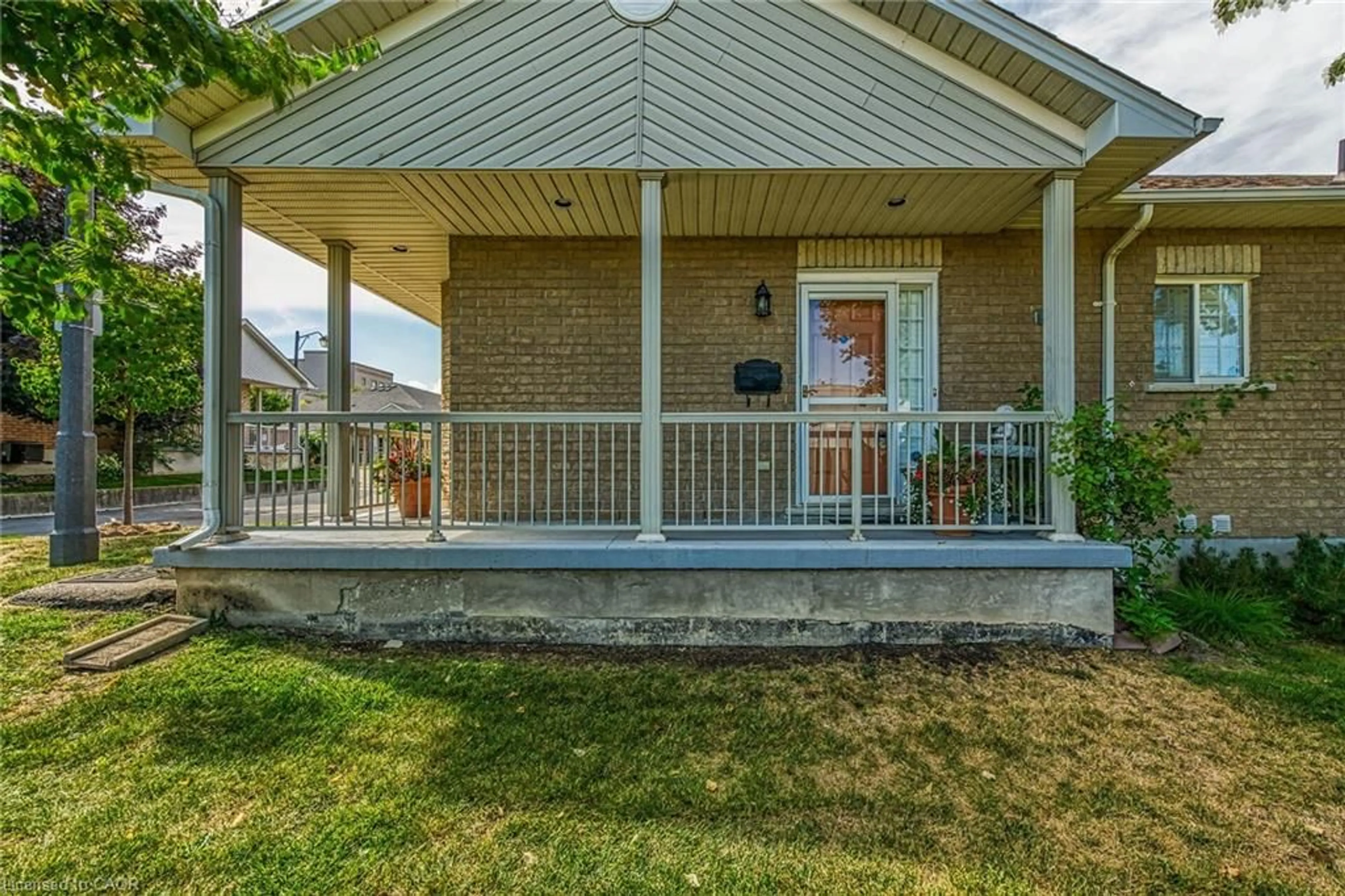 Patio, unknown for 213 Nash Rd #22, Hamilton Ontario L8K 6S2