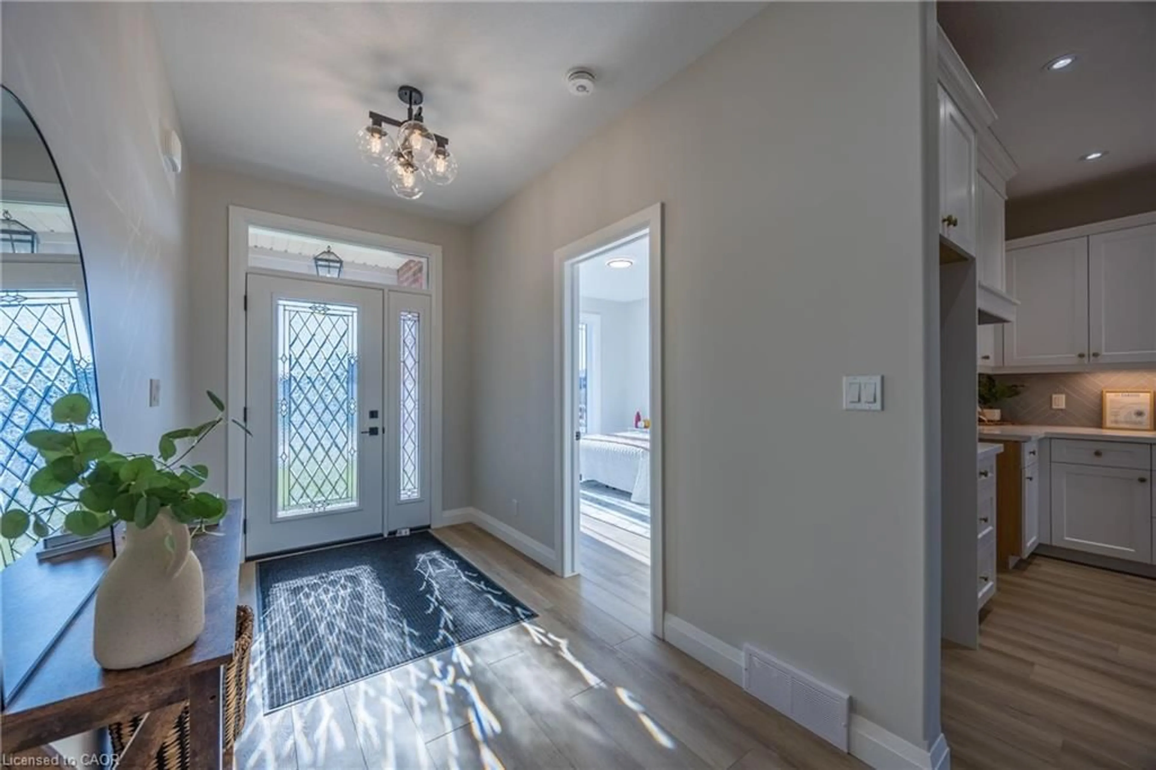 Indoor entryway for 51 Mcintosh Dr, Delhi Ontario N4B 0B2