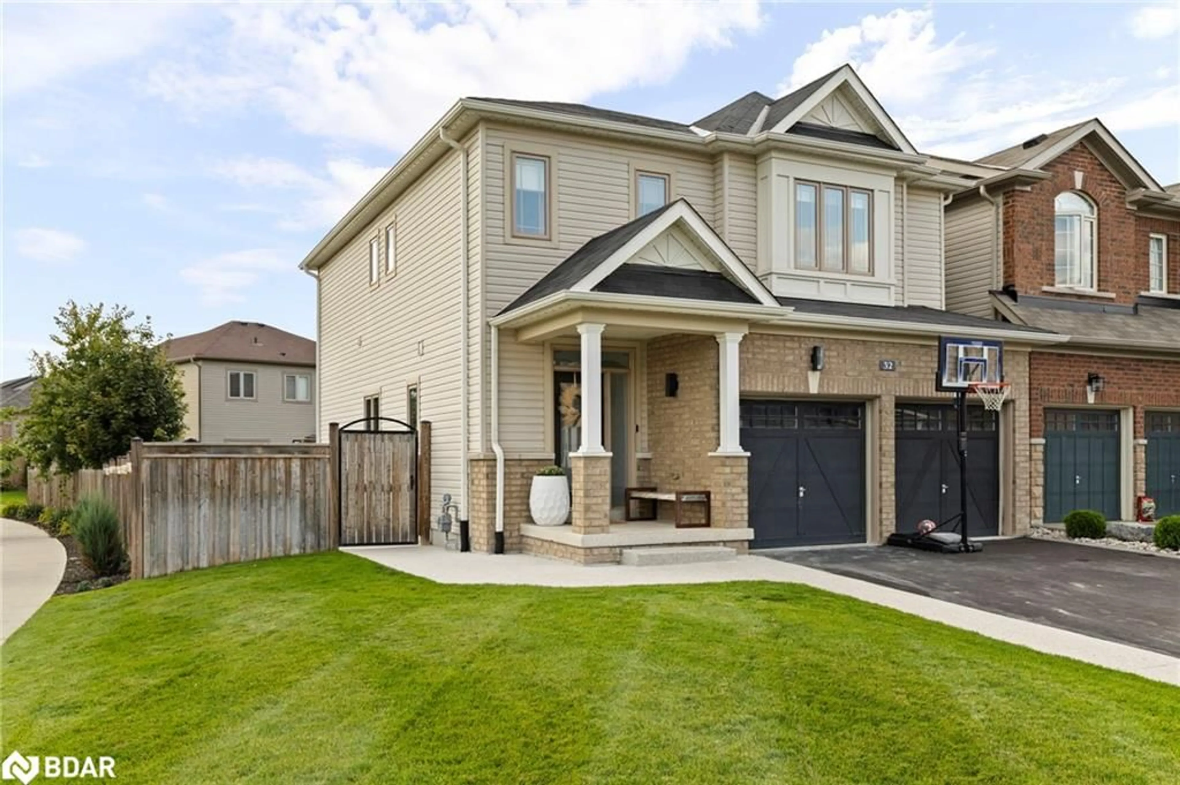 Home with brick exterior material, street for 32 Mandley St, Angus Ontario L3W 0B6
