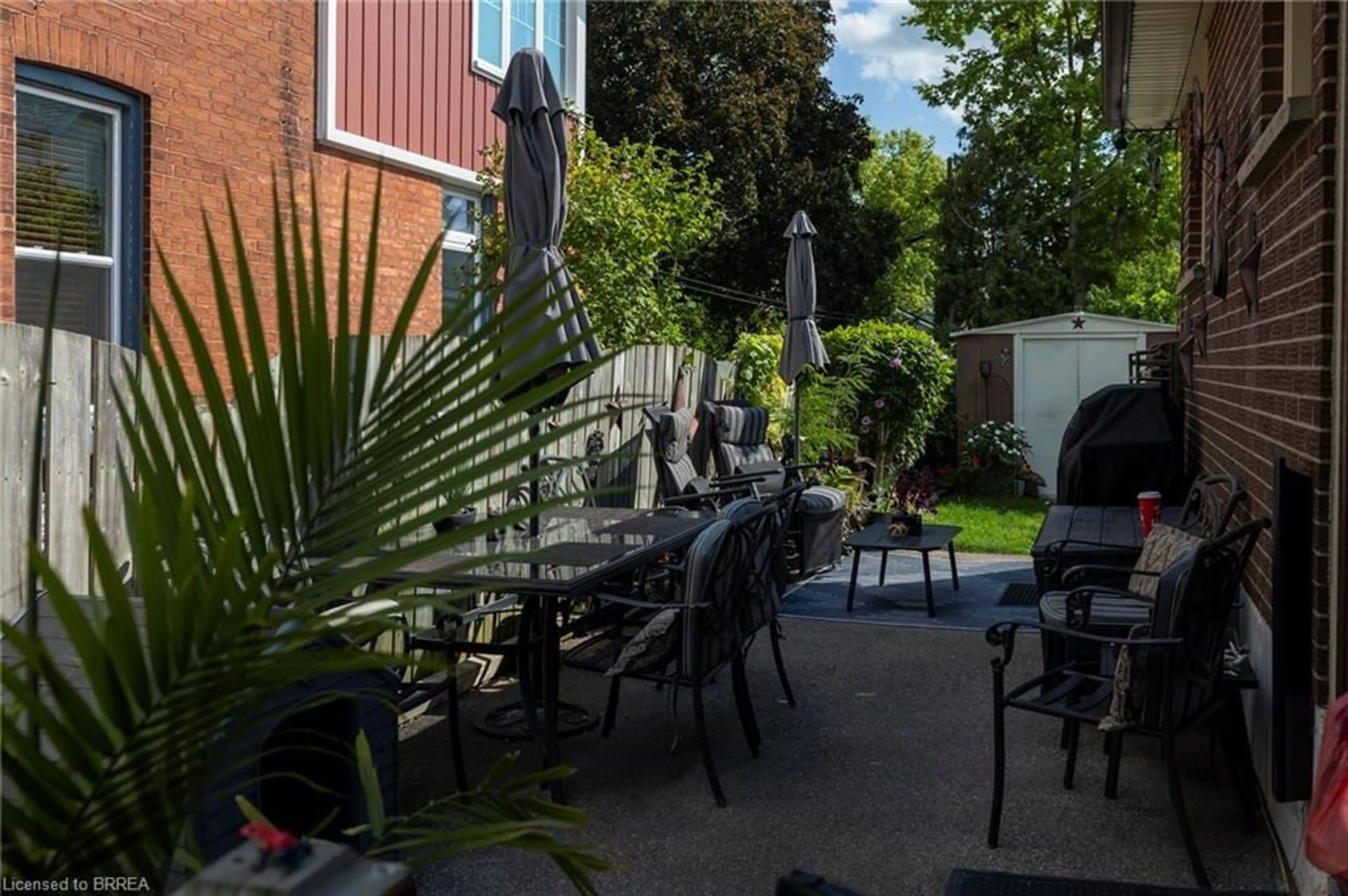 Patio, street for 93-95 East Ave, Brantford Ontario N3S 3L8