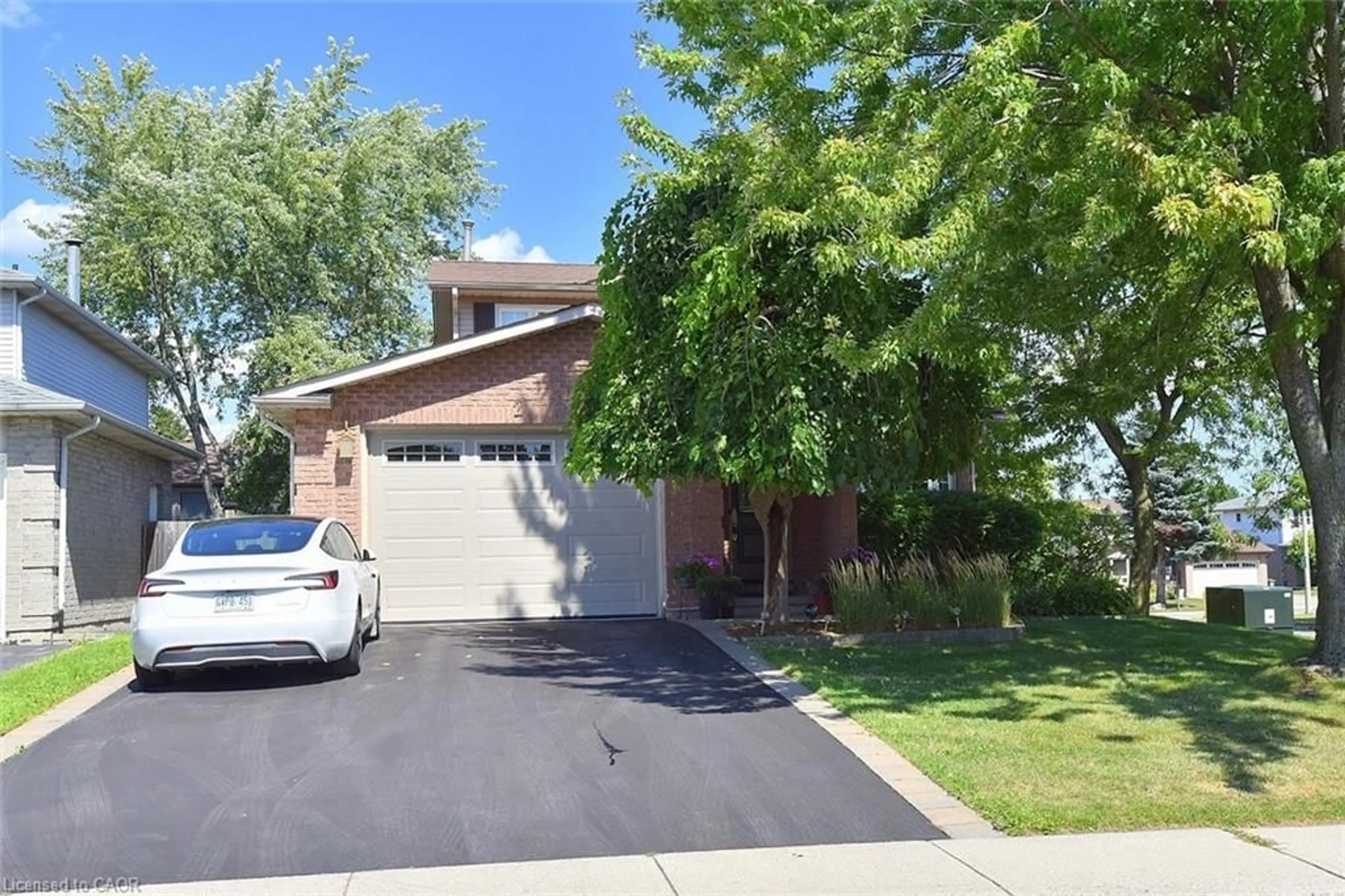 Unknown for 2 Novoco Dr, Hamilton Ontario L9C 7E7