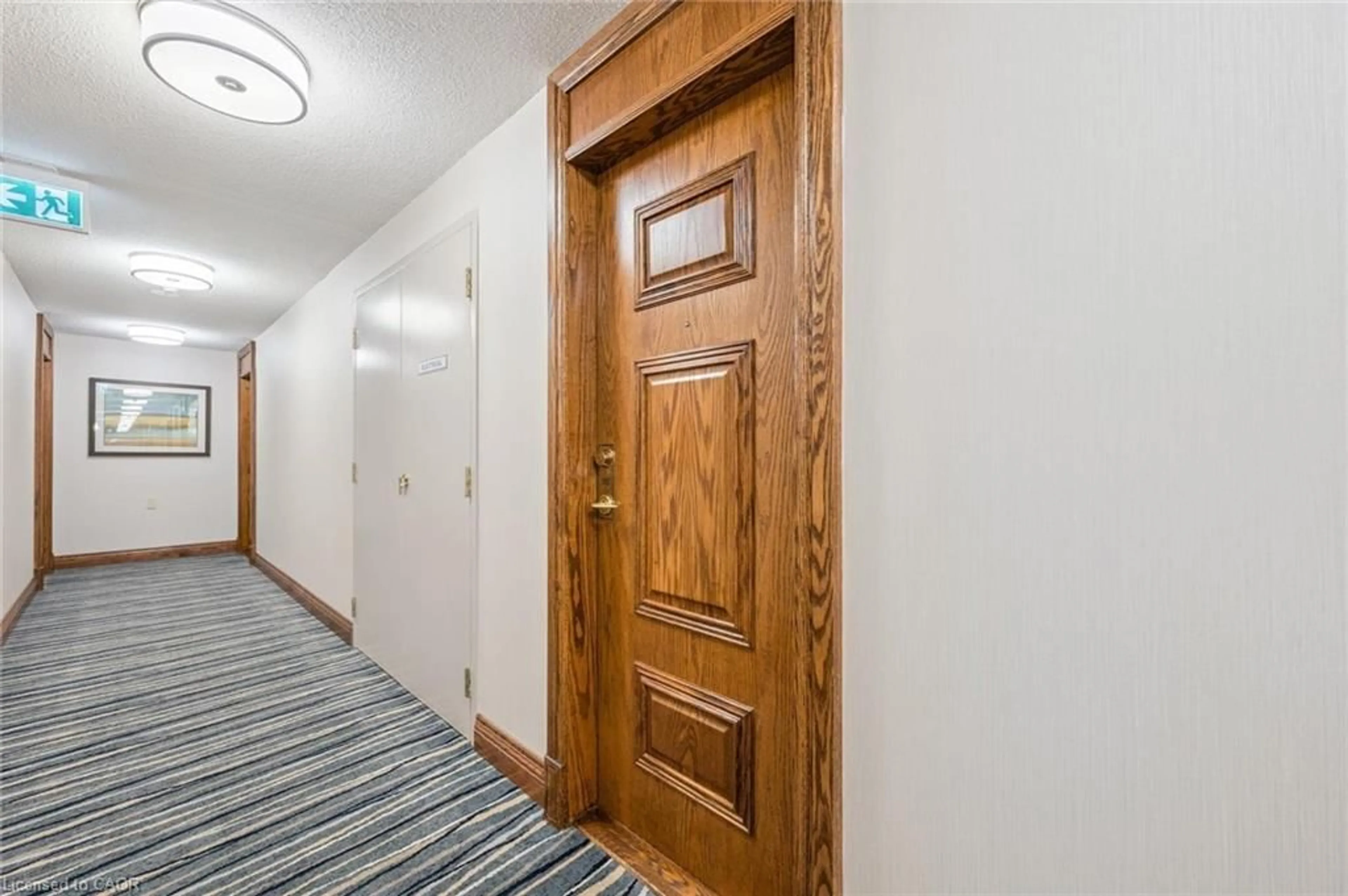 Indoor foyer for 4889 Kimbermount Ave #1710, Mississauga Ontario L5M 7R9