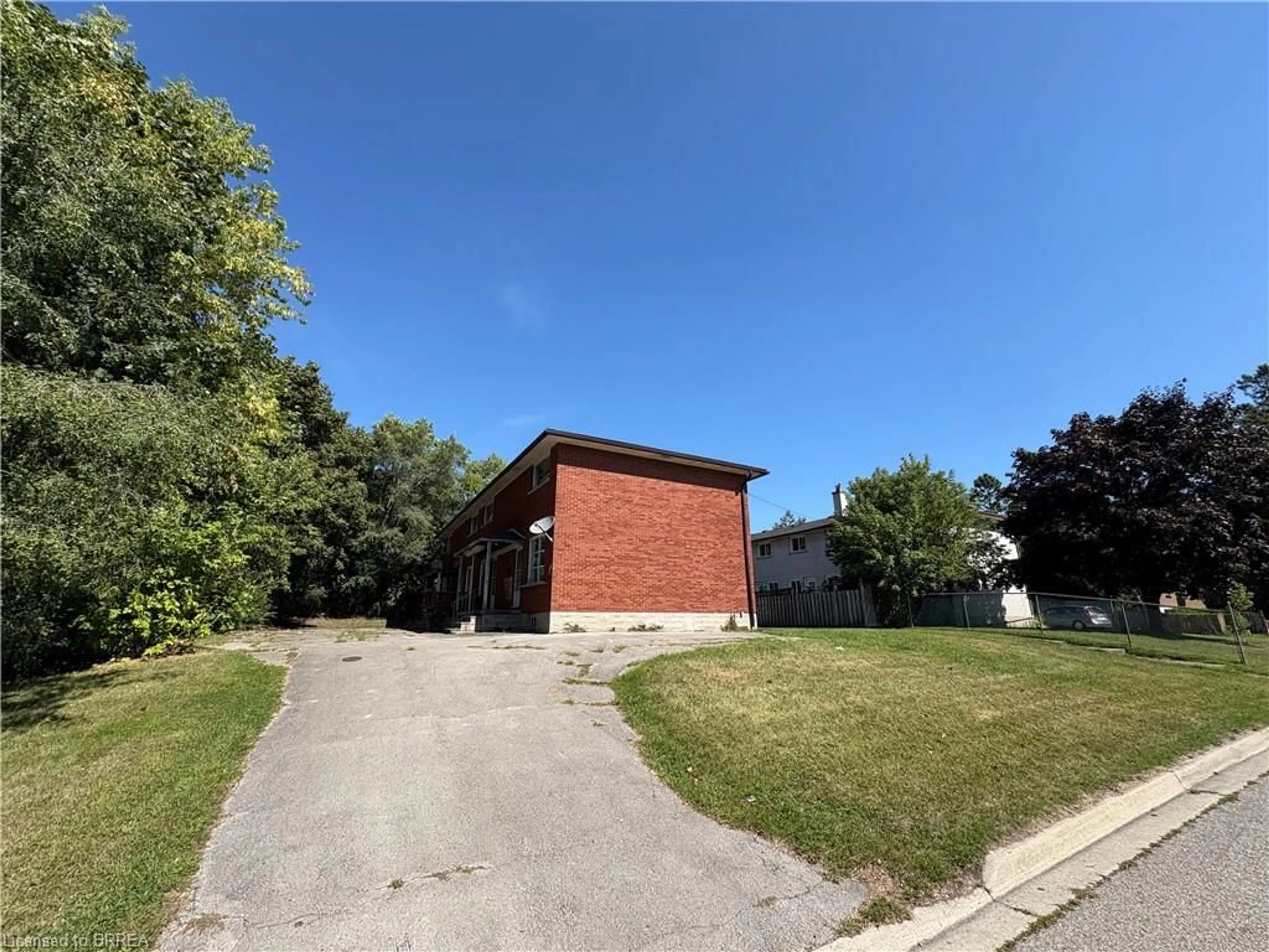 Home with brick exterior material, building for 52-58 Alison Ave, Cambridge Ontario N1R 1N1