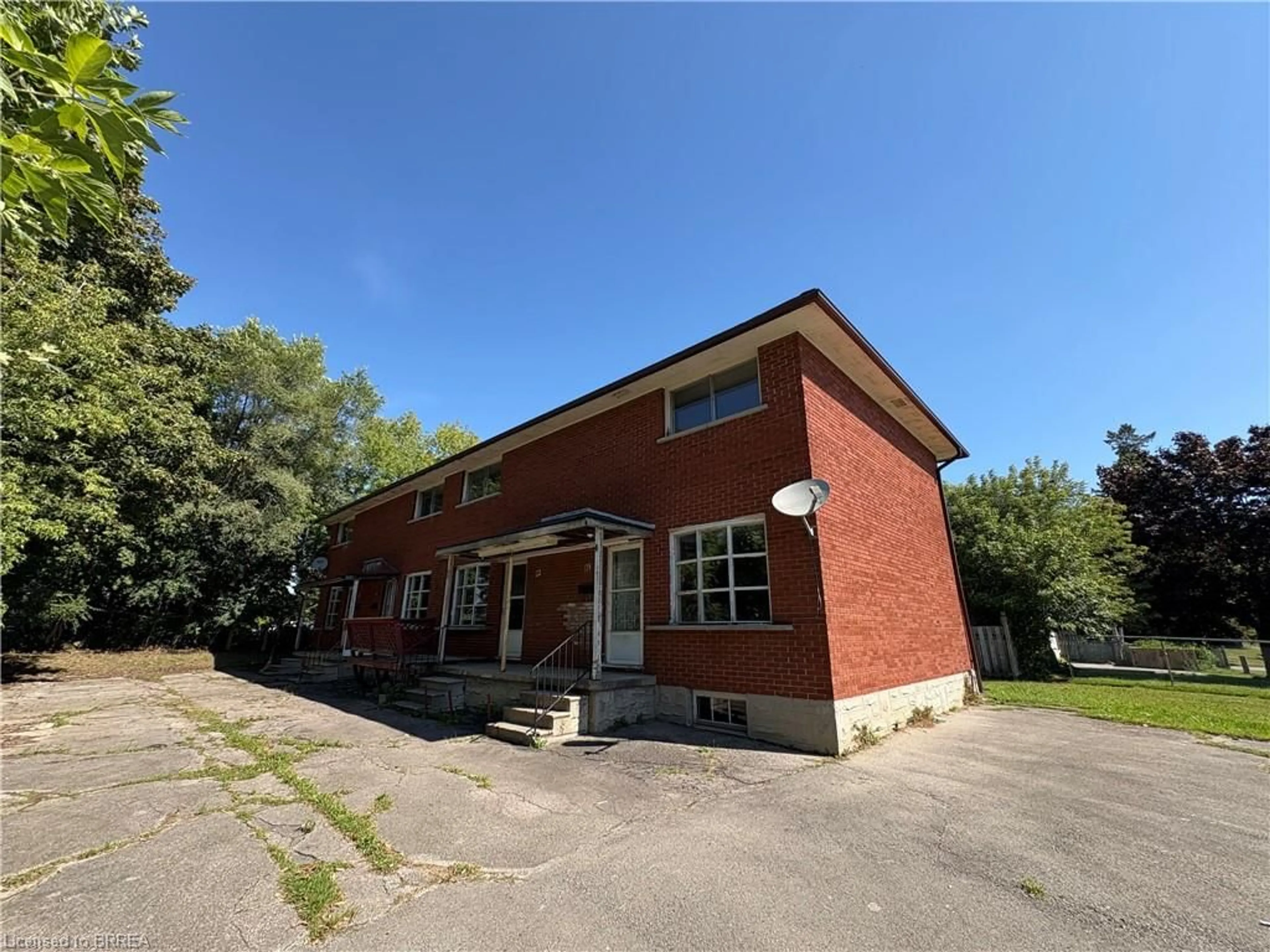 A pic from outside/outdoor area/front of a property/back of a property/a pic from drone, building for 52-58 Alison Ave, Cambridge Ontario N1R 1N1