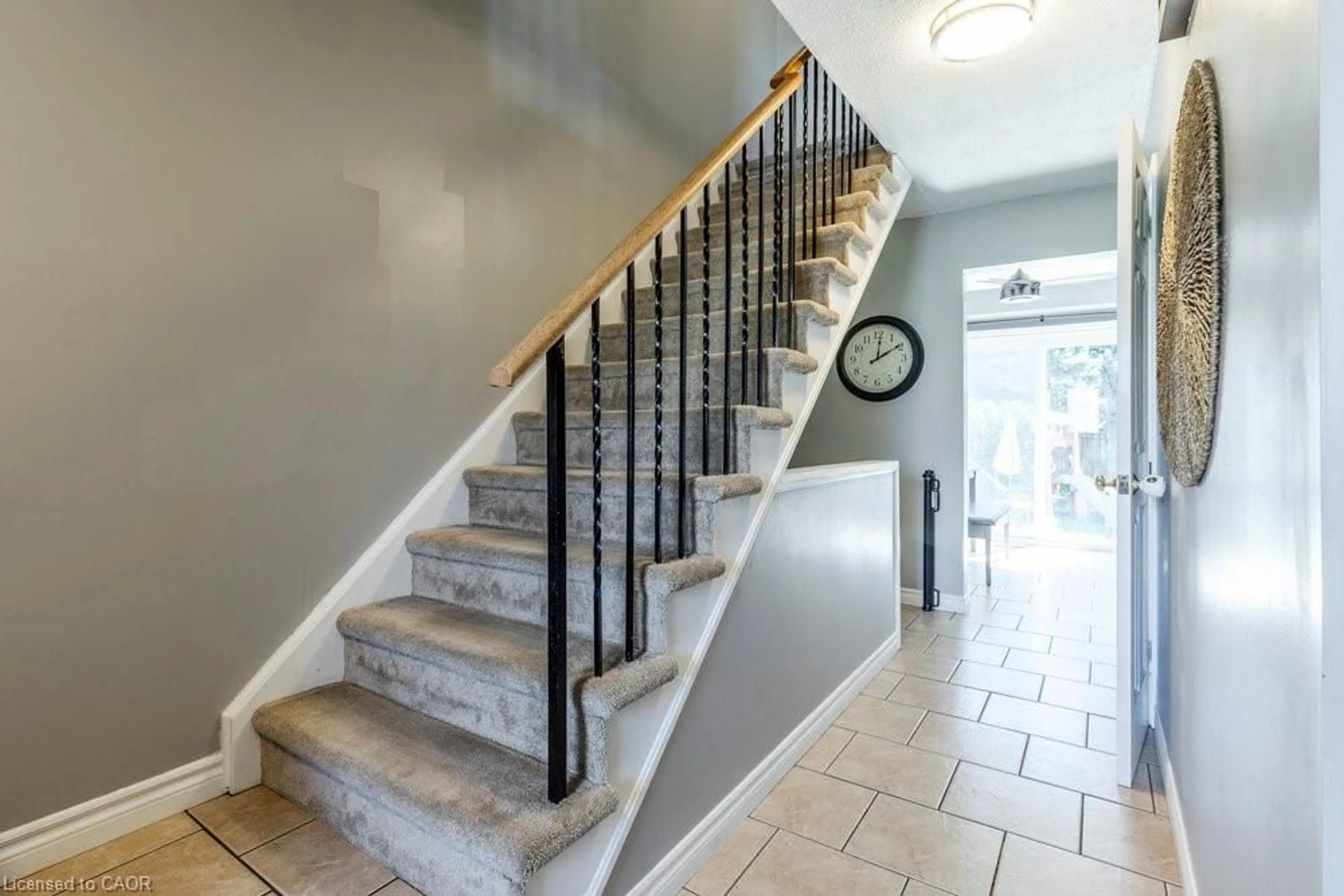 Stairs for 2228 Middlesmoor Cres, Burlington Ontario L7P 3X5
