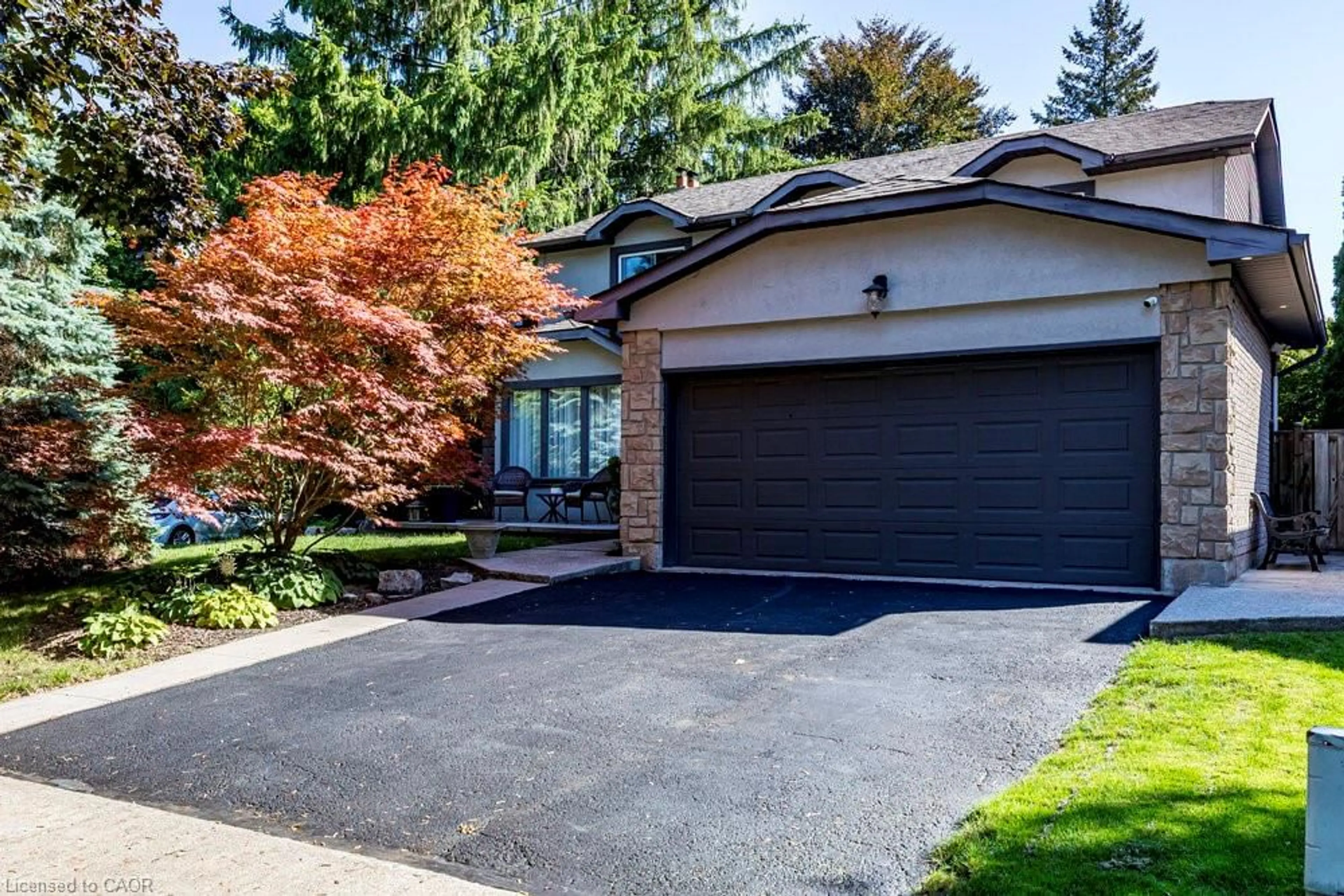 Home with brick exterior material, street for 19 Fieldgate St, Dundas Ontario L9H 6N3