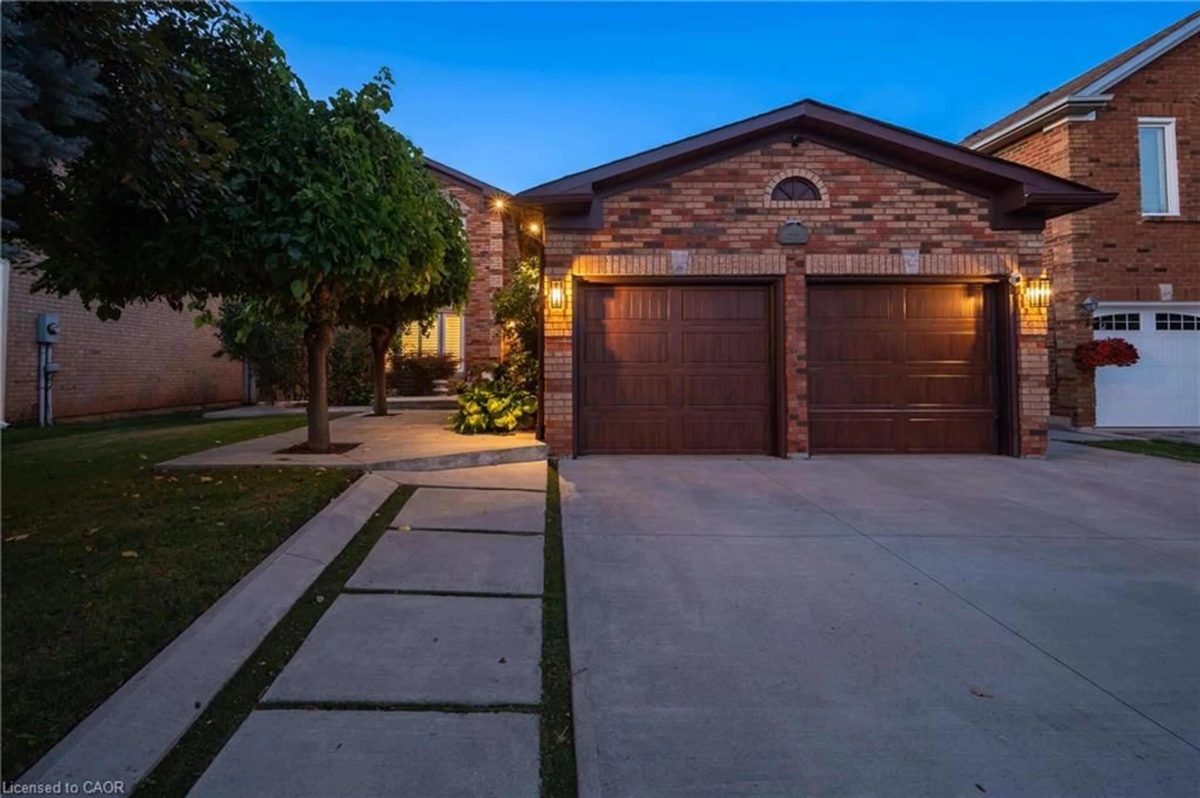 Home with brick exterior material, street for 1658 Heritage Way, Oakville Ontario L6M 2Z9