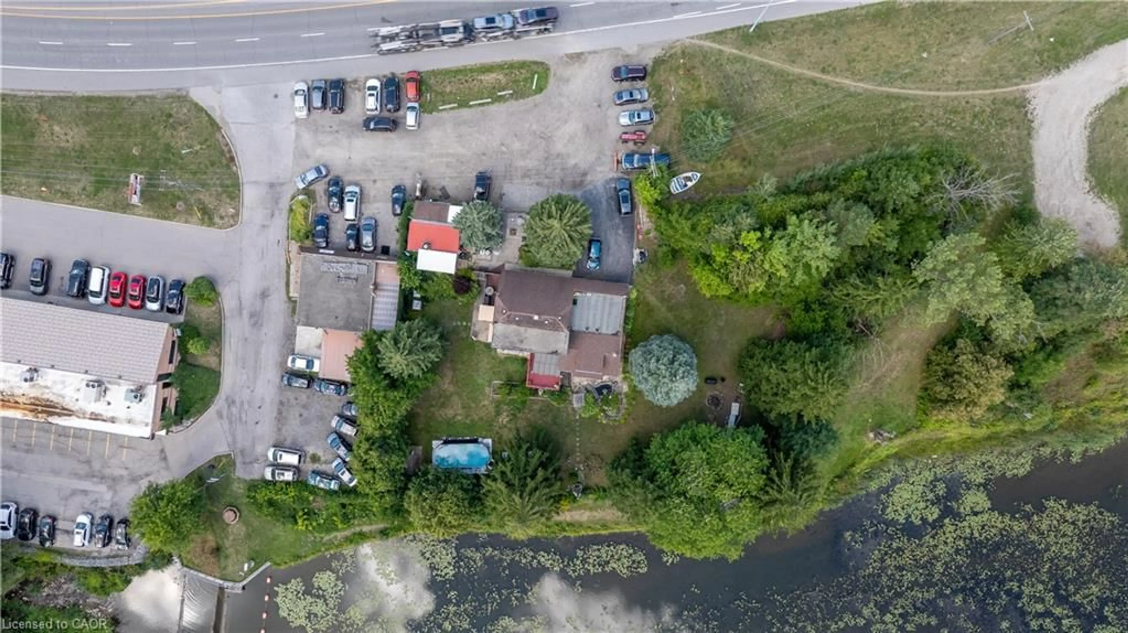 A pic from outside/outdoor area/front of a property/back of a property/a pic from drone, unknown for 2067 Victoria St, Breslau Ontario N0B 1M0