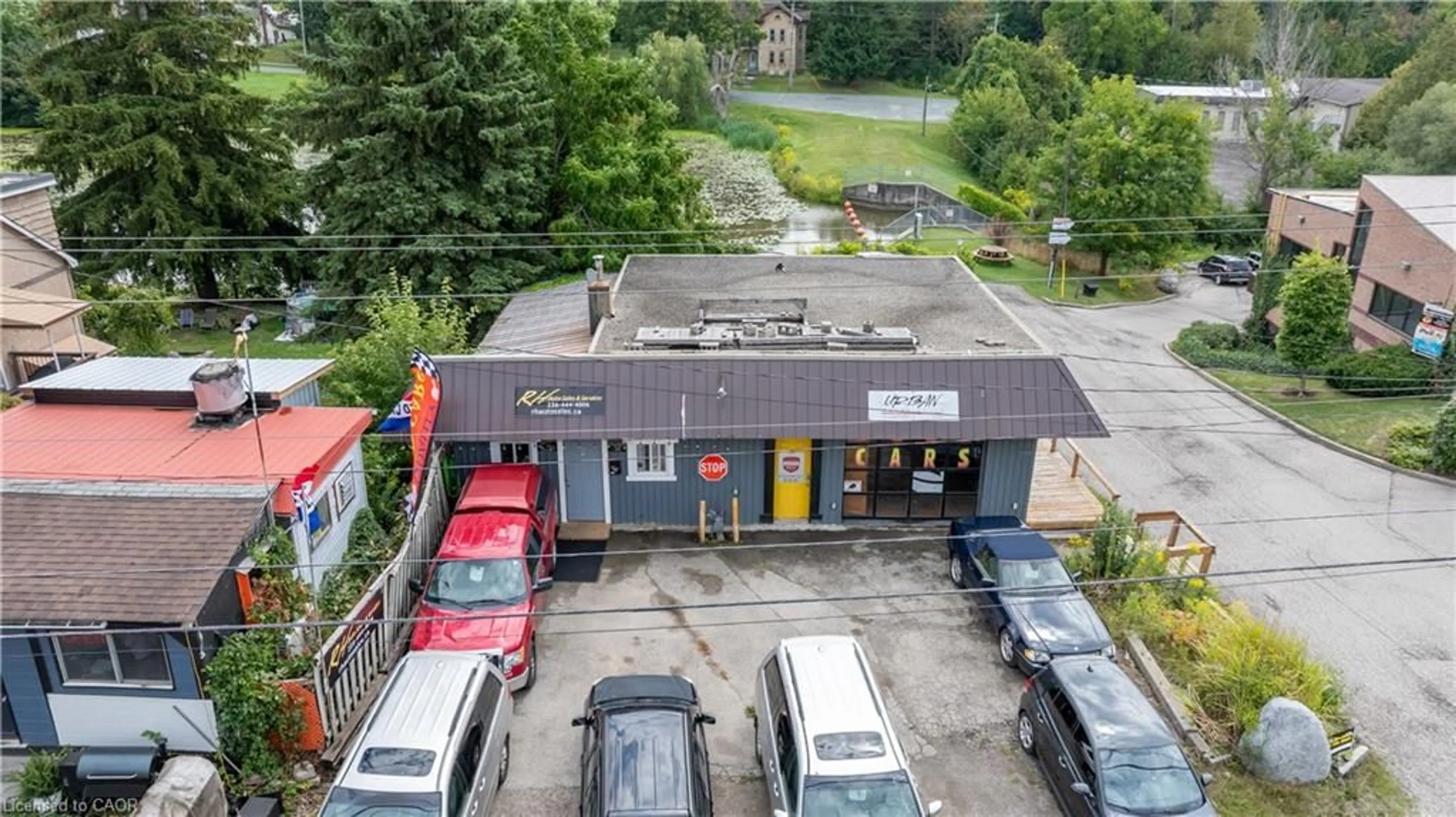 A pic from outside/outdoor area/front of a property/back of a property/a pic from drone, building for 2067 Victoria St, Breslau Ontario N0B 1M0