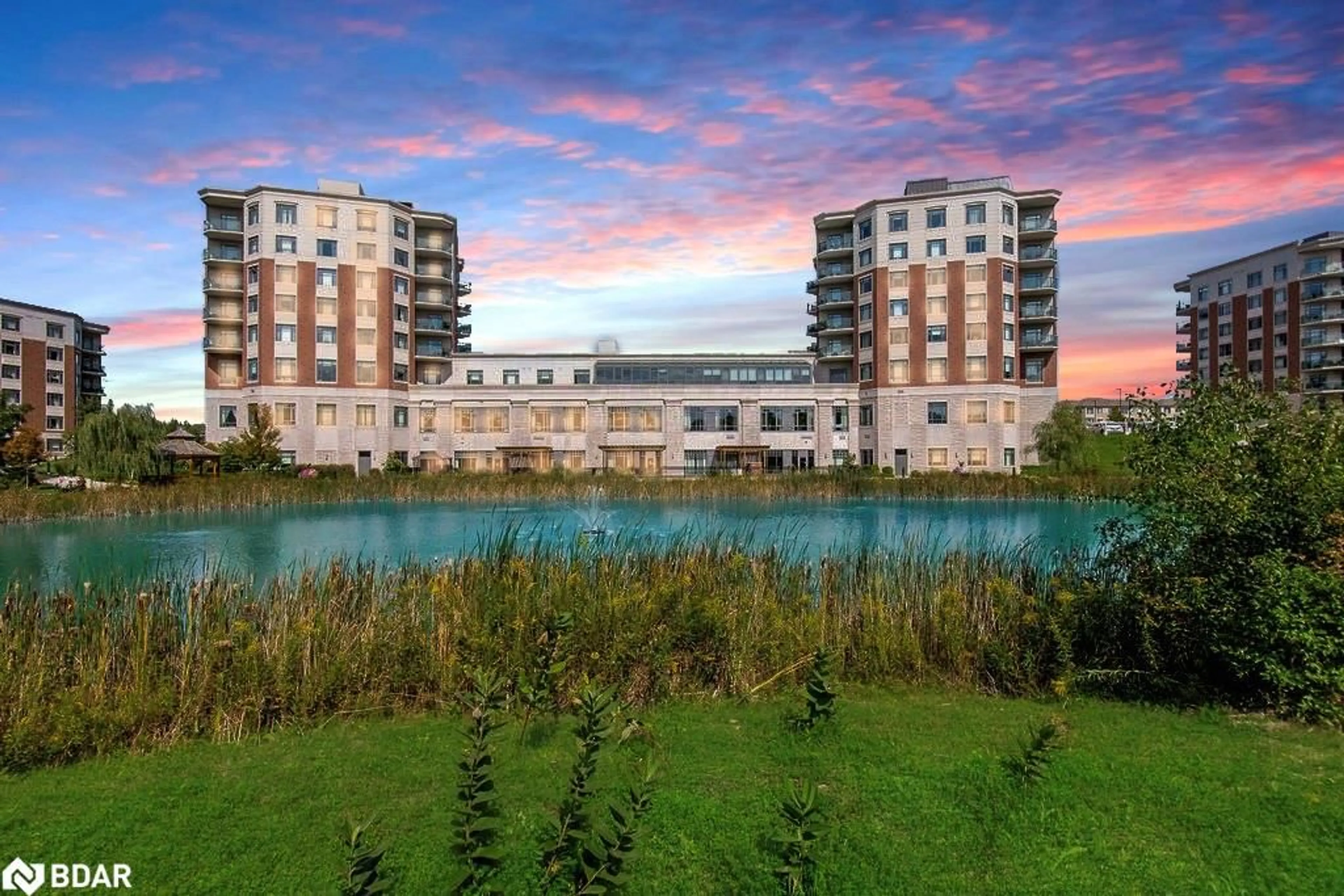 A pic from outside/outdoor area/front of a property/back of a property/a pic from drone, water/lake/river/ocean view for 420 William Graham Dr #418, Aurora Ontario L4G 1X4