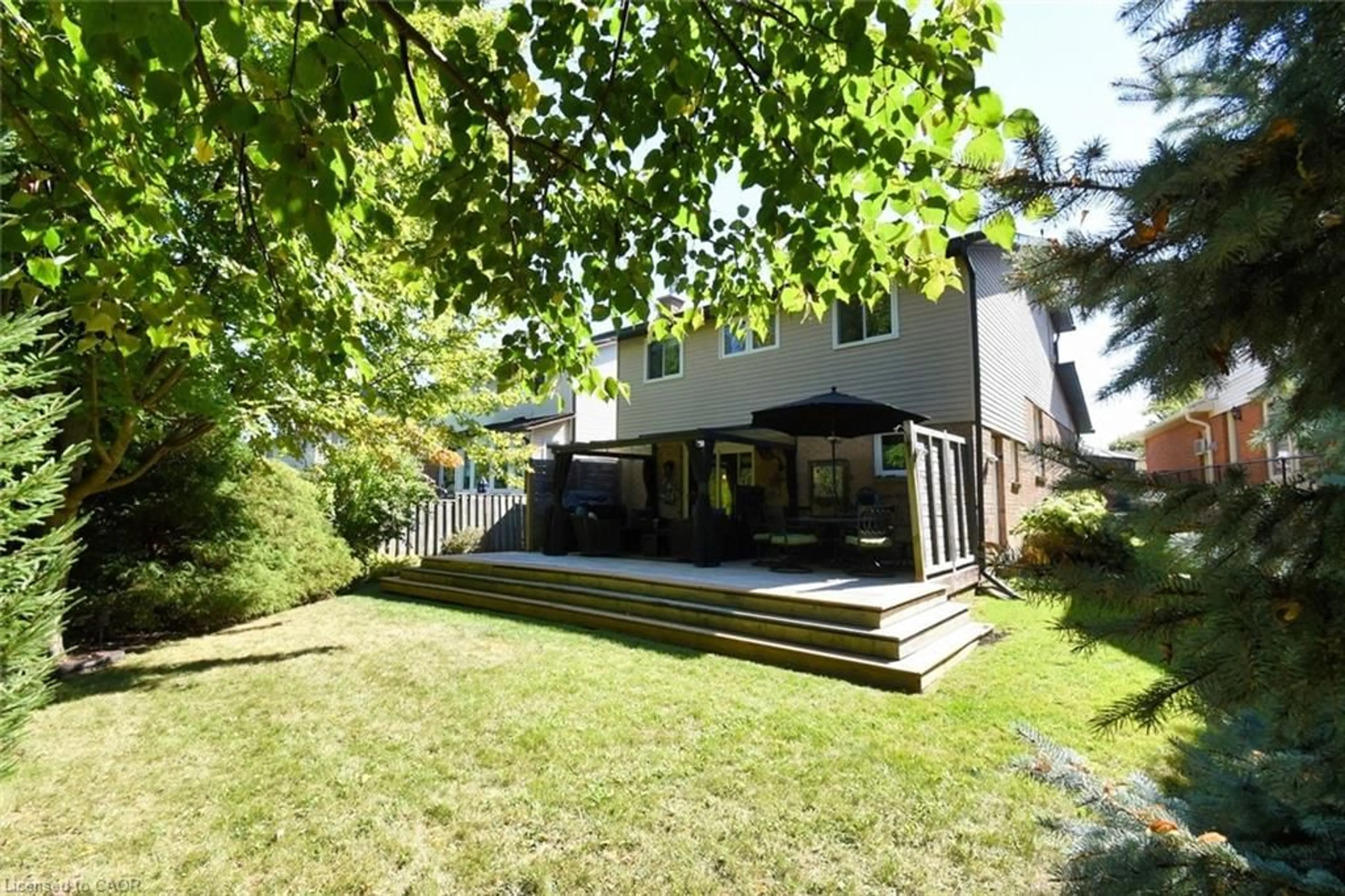 A pic from outside/outdoor area/front of a property/back of a property/a pic from drone, unknown for 3224 Twin Oaks Cres, Burlington Ontario L7M 3A2