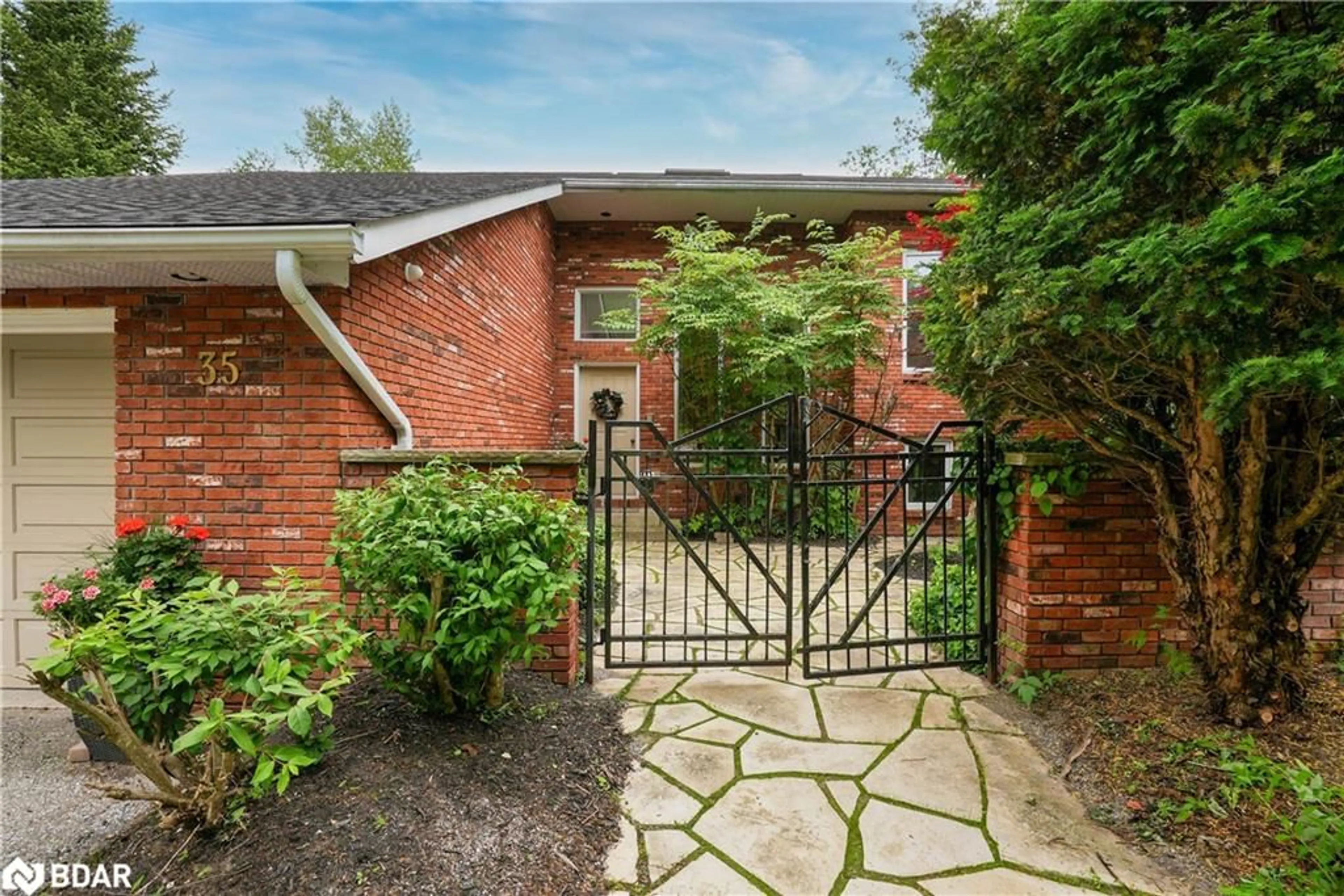 Unknown for 35 Jodies Lane, Midhurst Ontario L0L 1X1