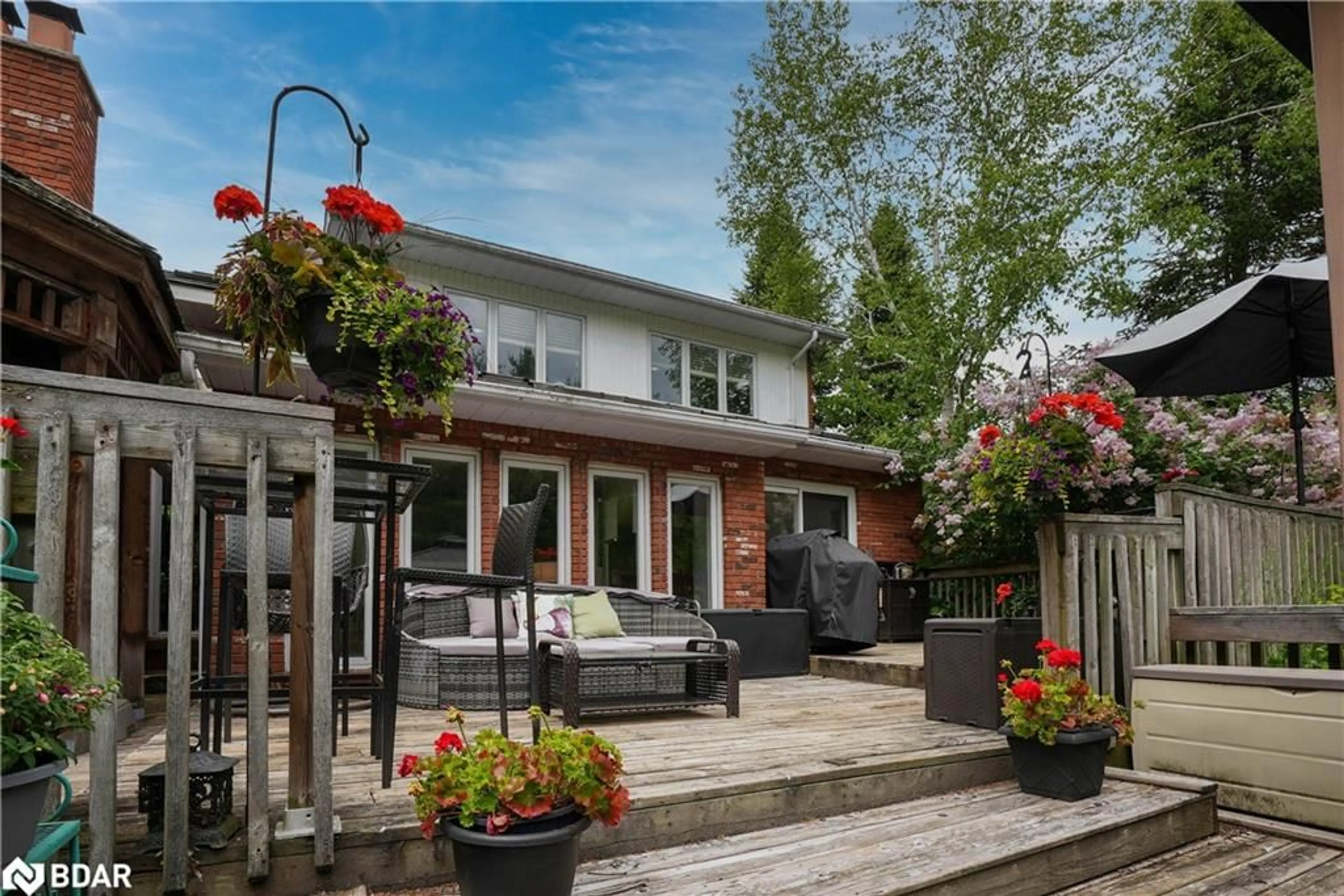 Patio, street for 35 Jodies Lane, Midhurst Ontario L0L 1X1
