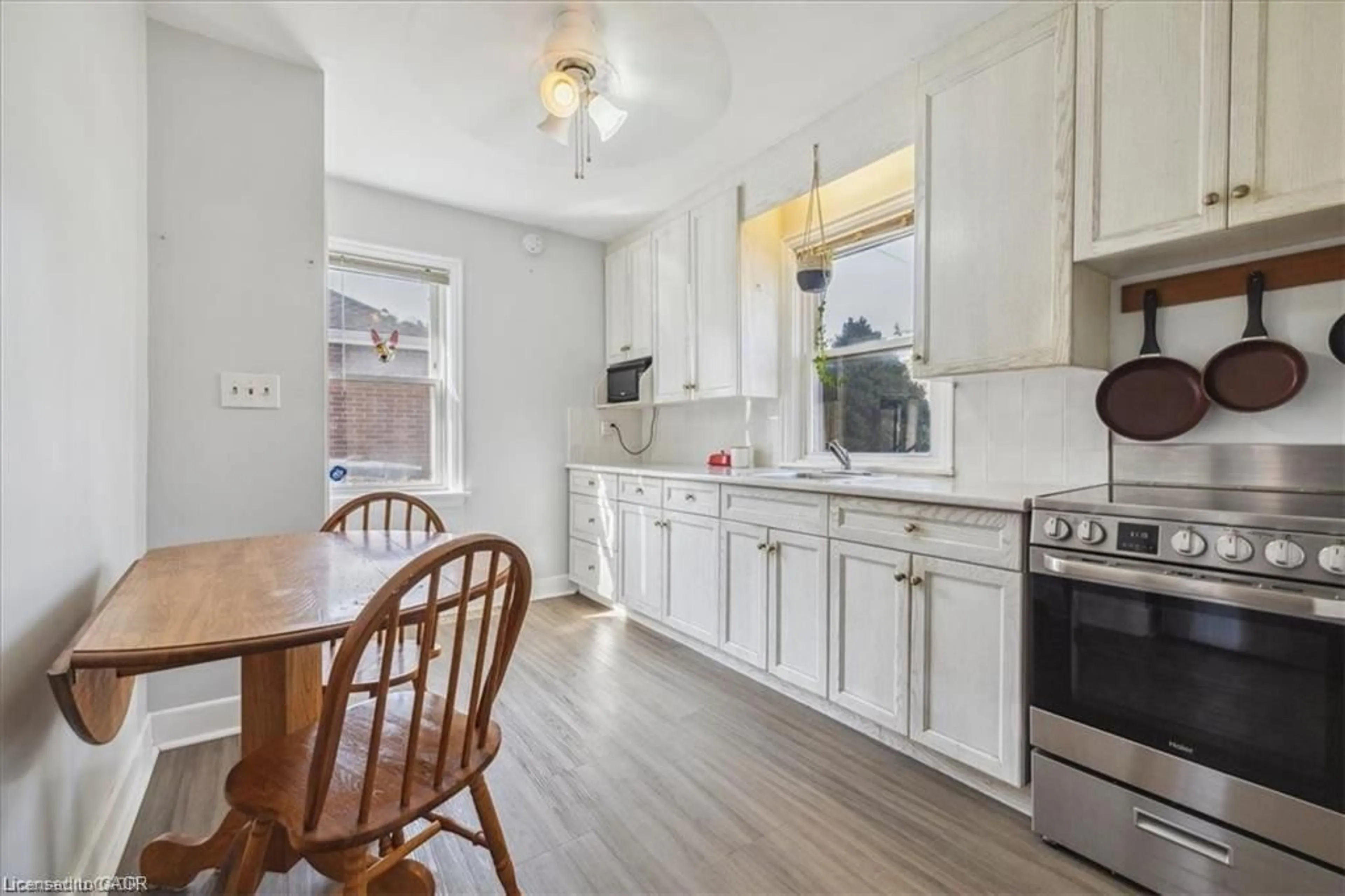 Standard kitchen, unknown for 273 Bowman St, Hamilton Ontario L8S 2T9