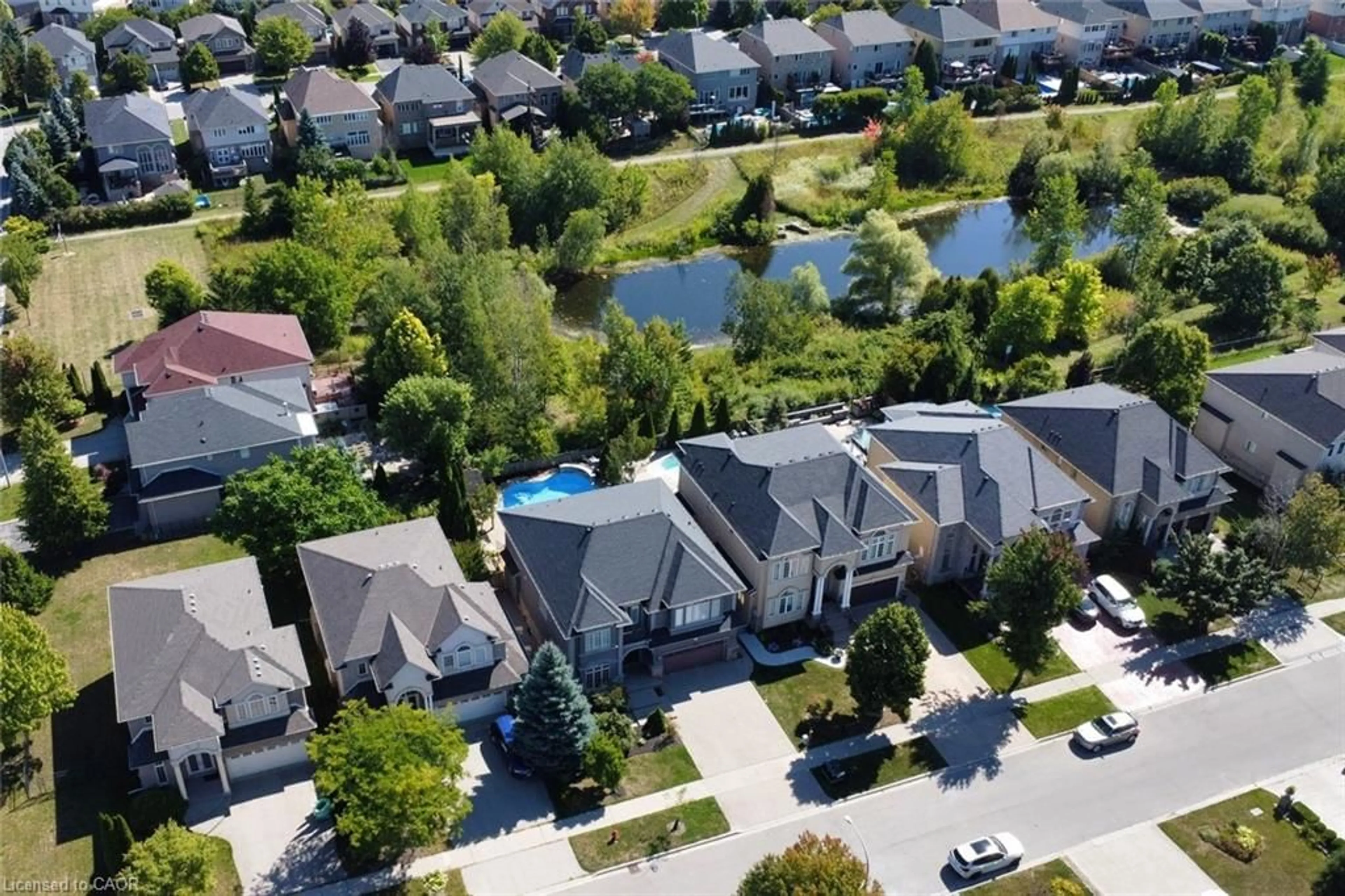 A pic from outside/outdoor area/front of a property/back of a property/a pic from drone, street for 43 Lowinger Ave, Ancaster Ontario L9K 1P7