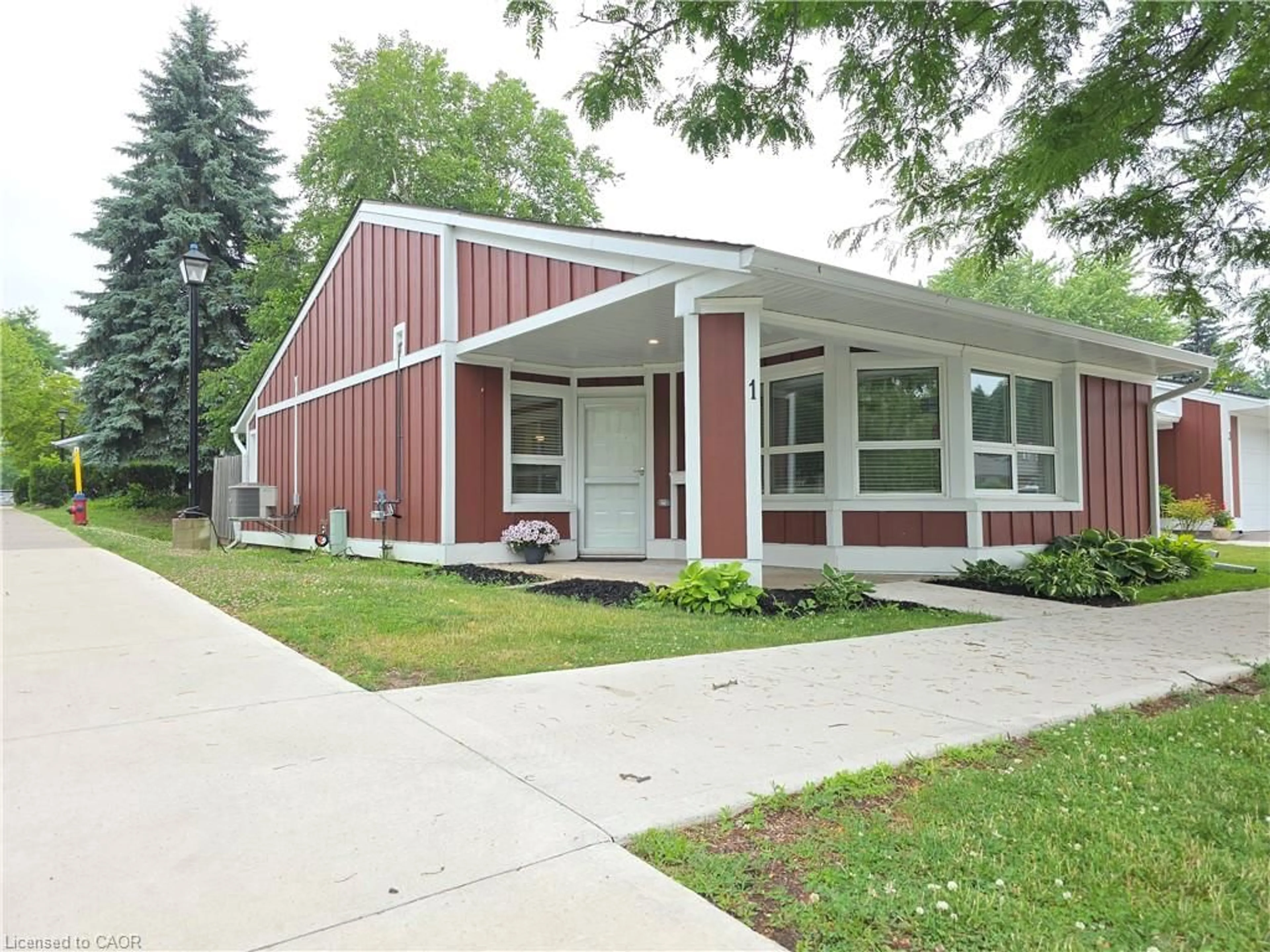 Home with vinyl exterior material, street for 1 Szollosy Cir, Hamilton Ontario L9B 1T8