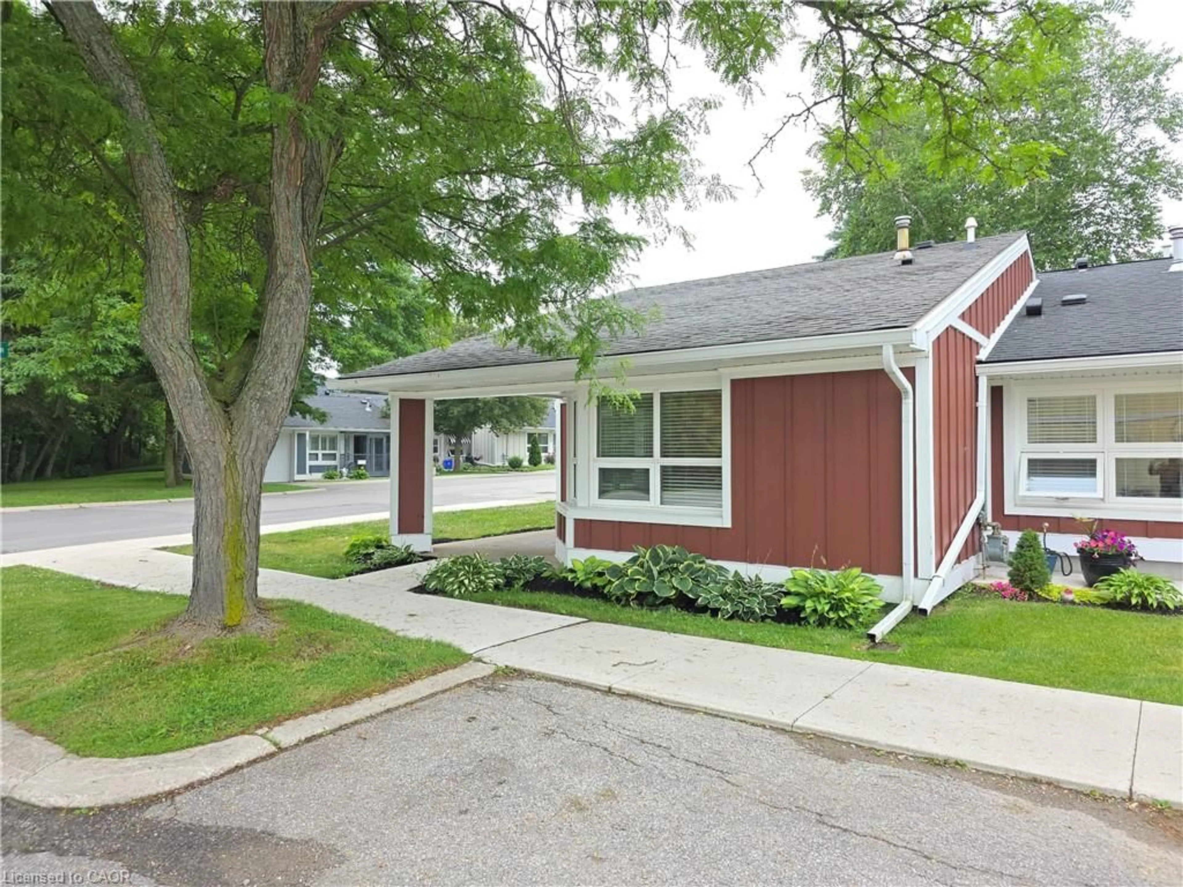 Unknown for 1 Szollosy Cir, Hamilton Ontario L9B 1T8