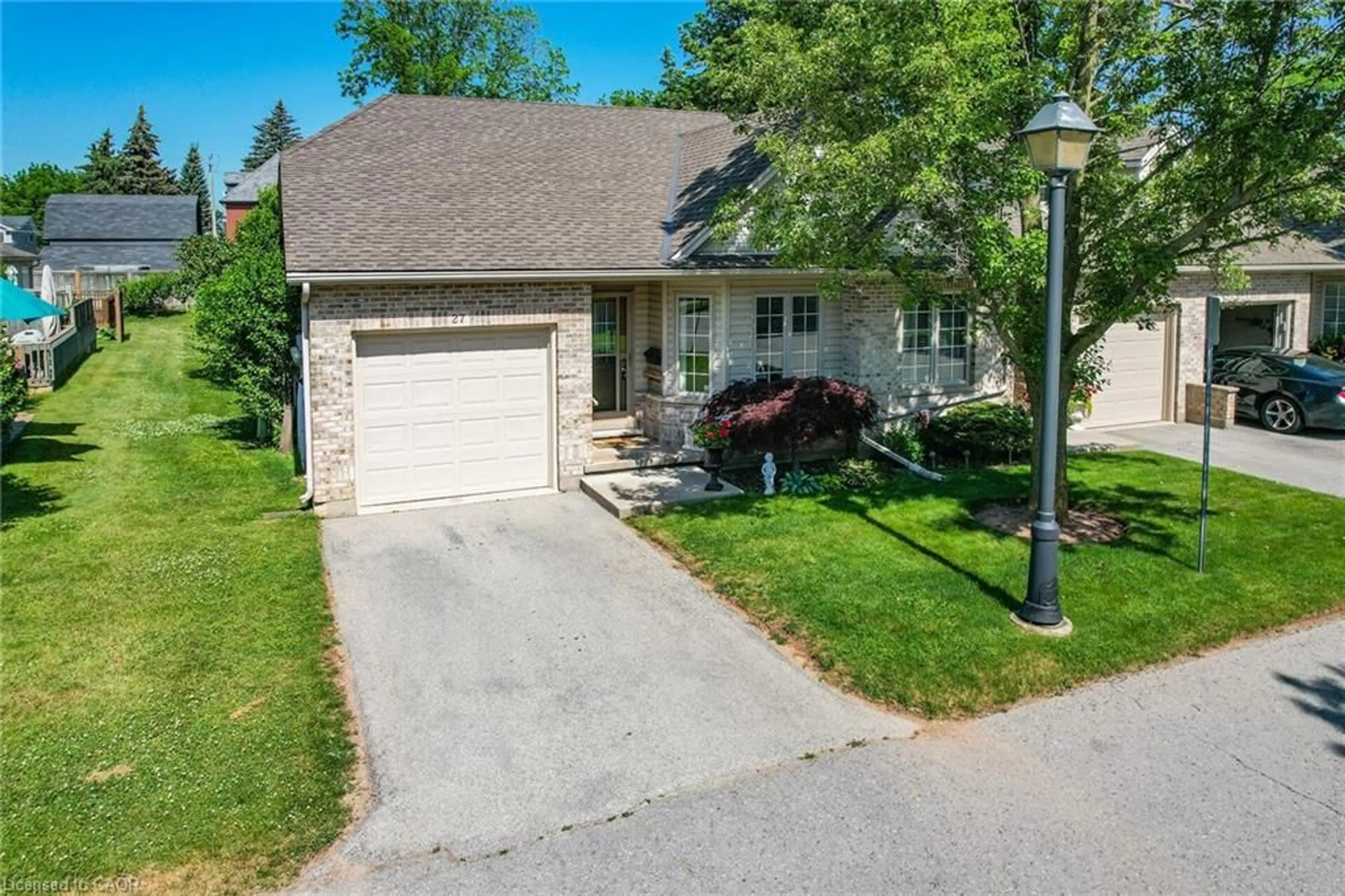 A pic from outside/outdoor area/front of a property/back of a property/a pic from drone, street for 303 Central Ave #27, Grimsby Ontario L3M 5L7