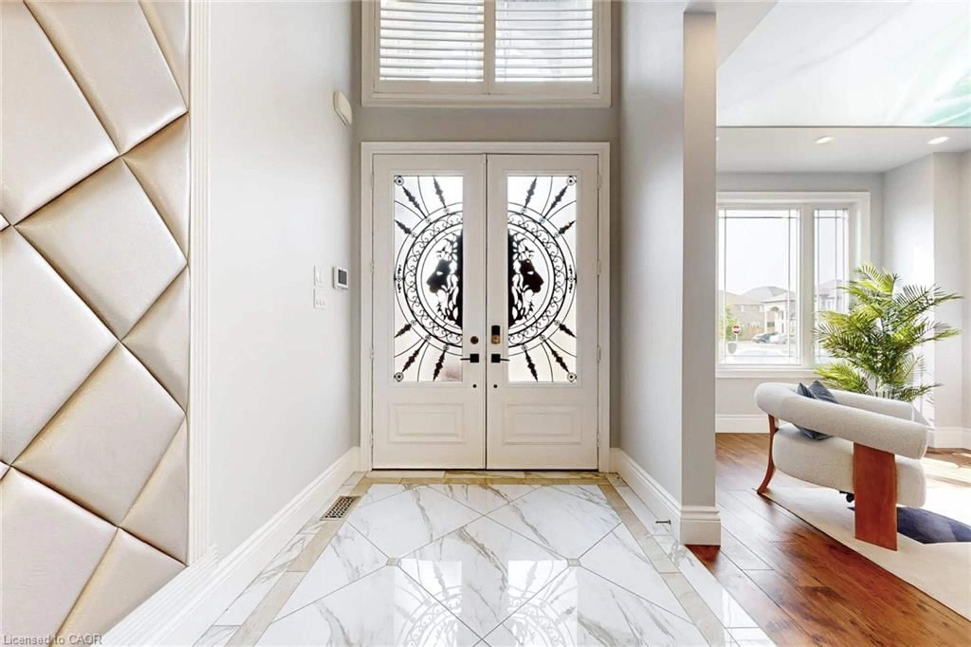 Indoor entryway for 7 Riesling Crt, Hamilton Ontario L8G 0B4
