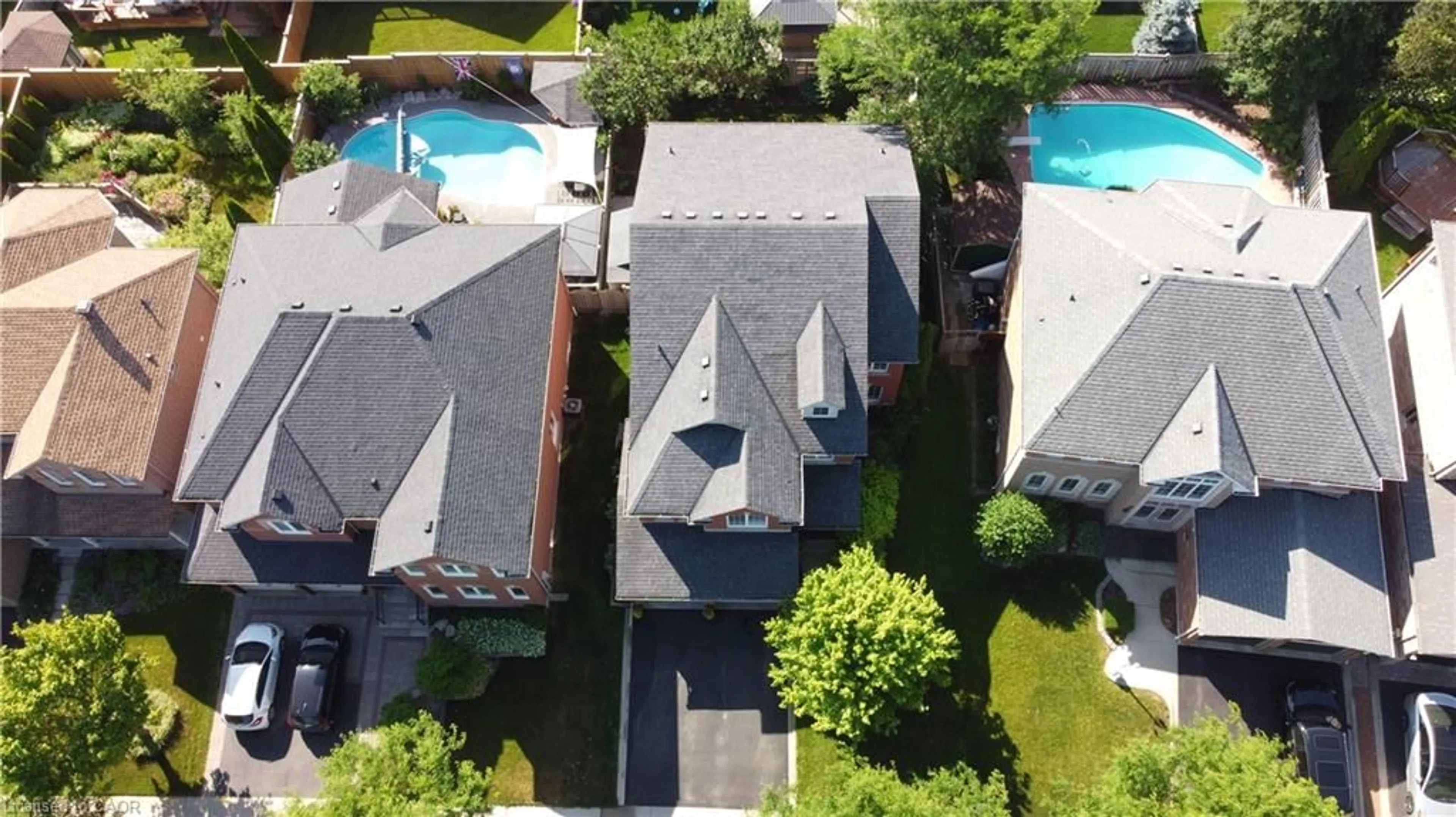 A pic from outside/outdoor area/front of a property/back of a property/a pic from drone, unknown for 10 Berton Blvd, Georgetown Ontario L7G 6A5
