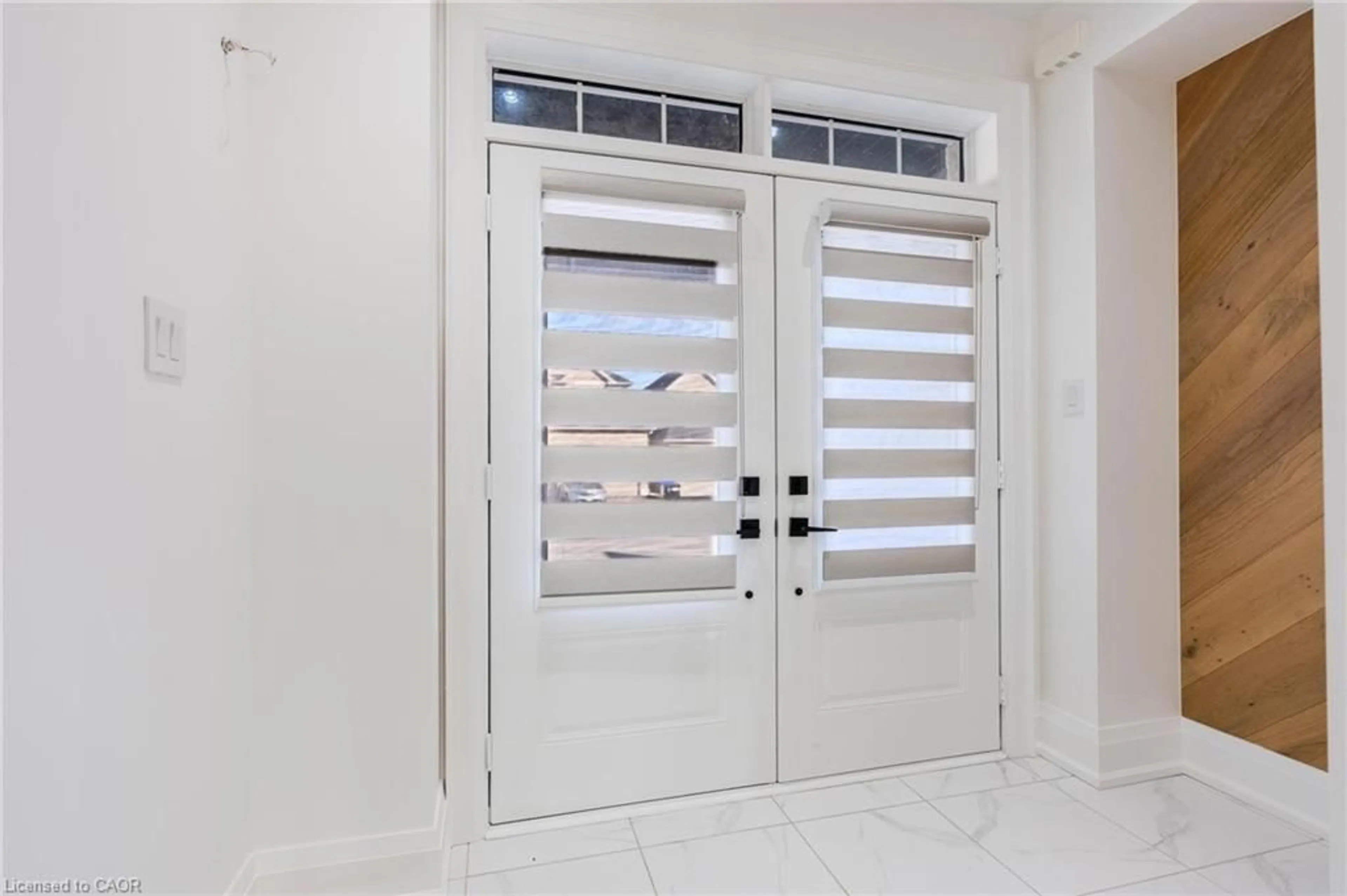 Indoor entryway for 1355 Broderick St, Innisfil Ontario L9S 0P5