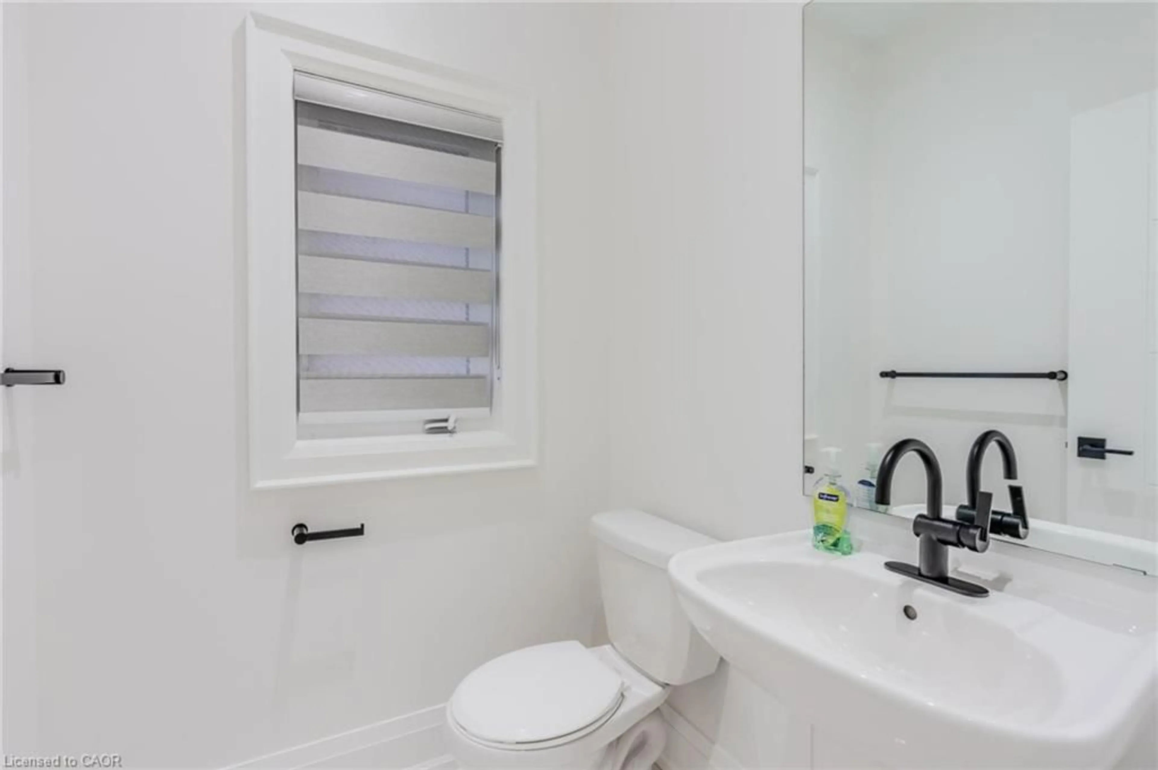 Standard bathroom, unknown for 1355 Broderick St, Innisfil Ontario L9S 0P5