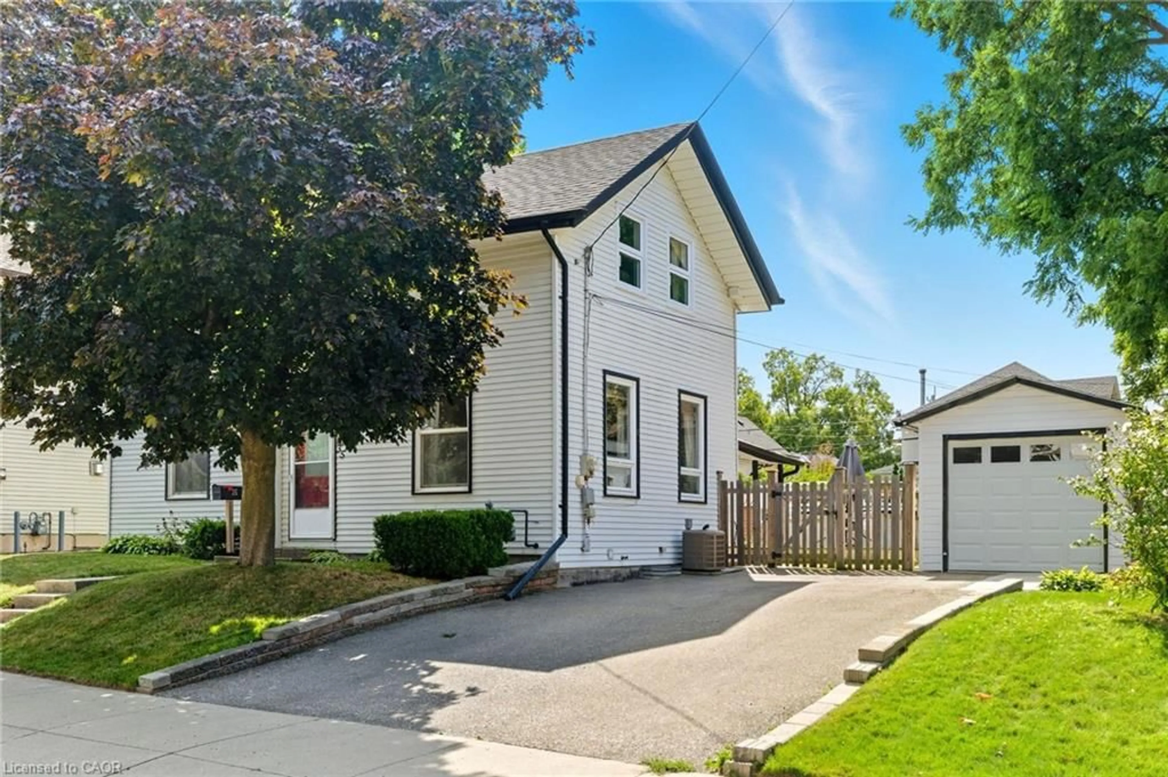 Unknown for 35 Ball Ave, Cambridge Ontario N1R 2A2