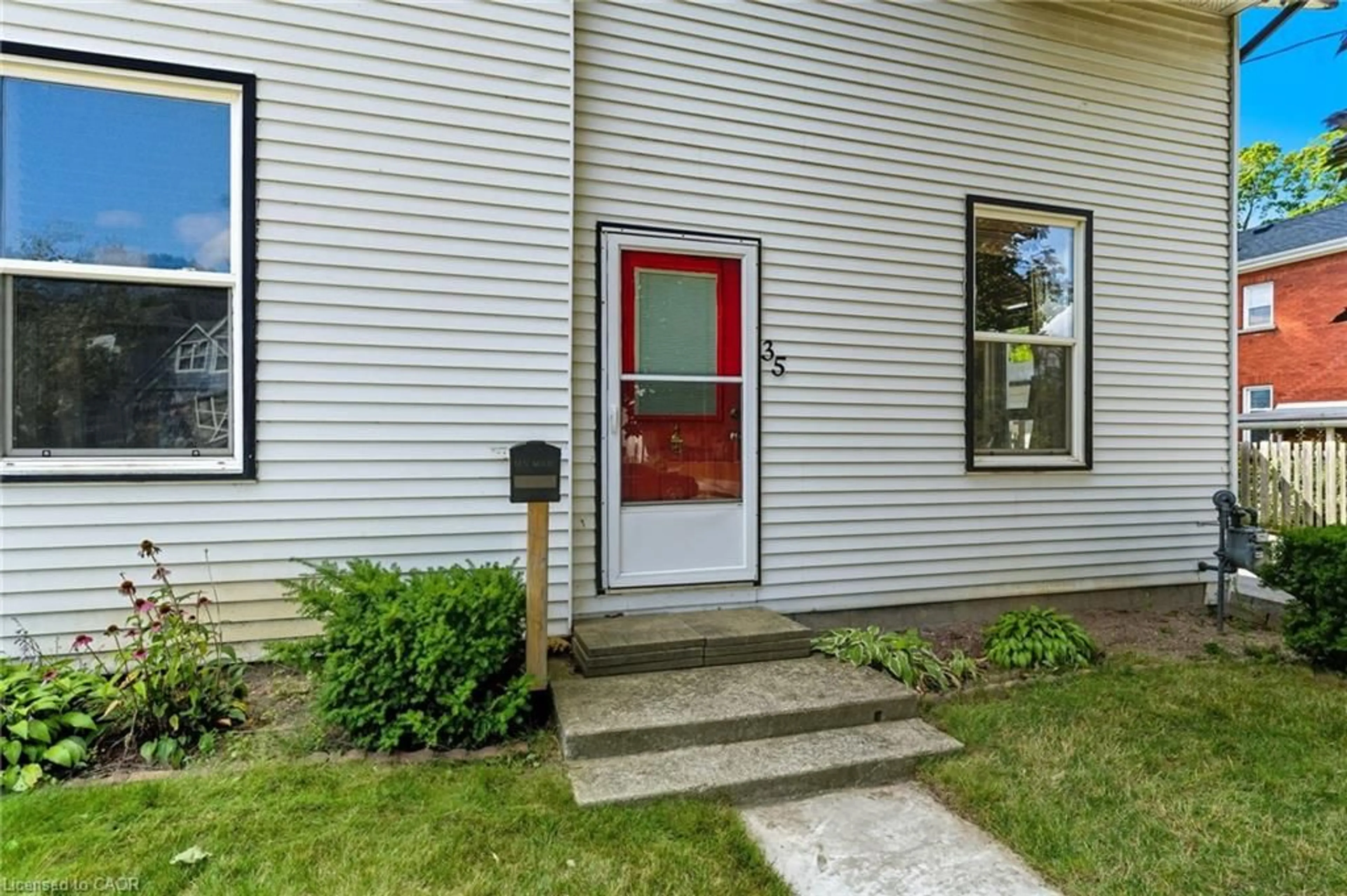 Unknown for 35 Ball Ave, Cambridge Ontario N1R 2A2