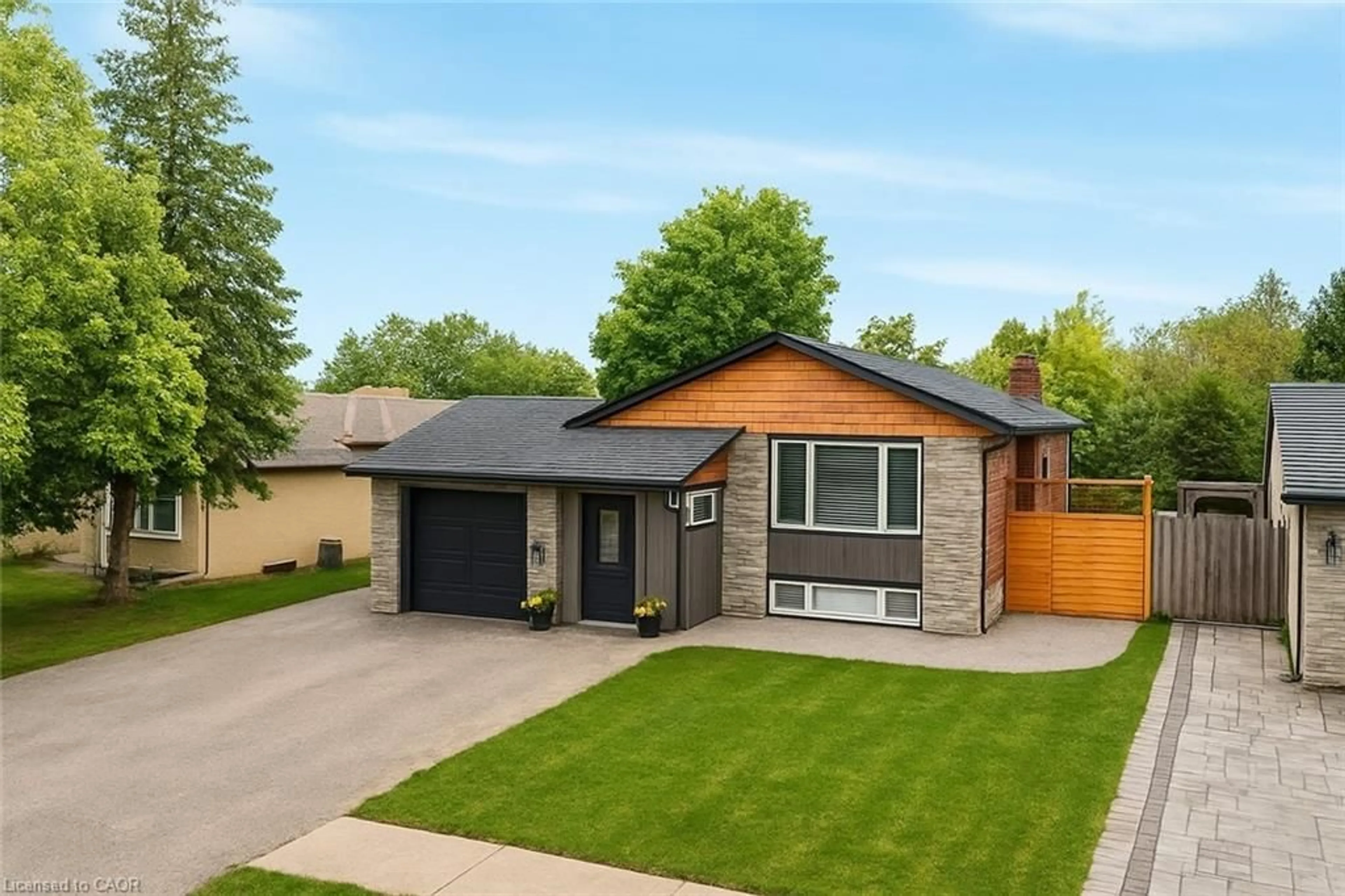 Home with brick exterior material, street for 82 Shea Cres, Kitchener Ontario N2E 1E8