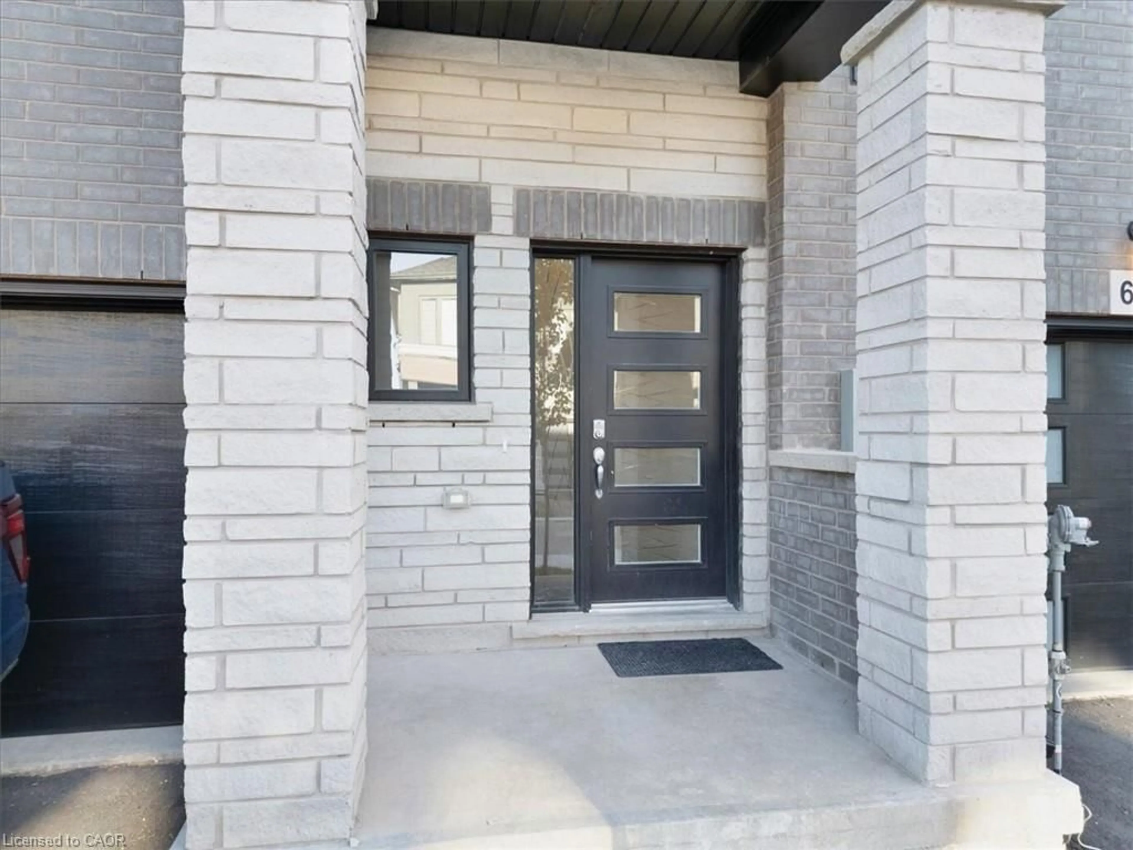 Indoor entryway for 155 Equestrian Way #61, Cambridge Ontario N3E 0E8