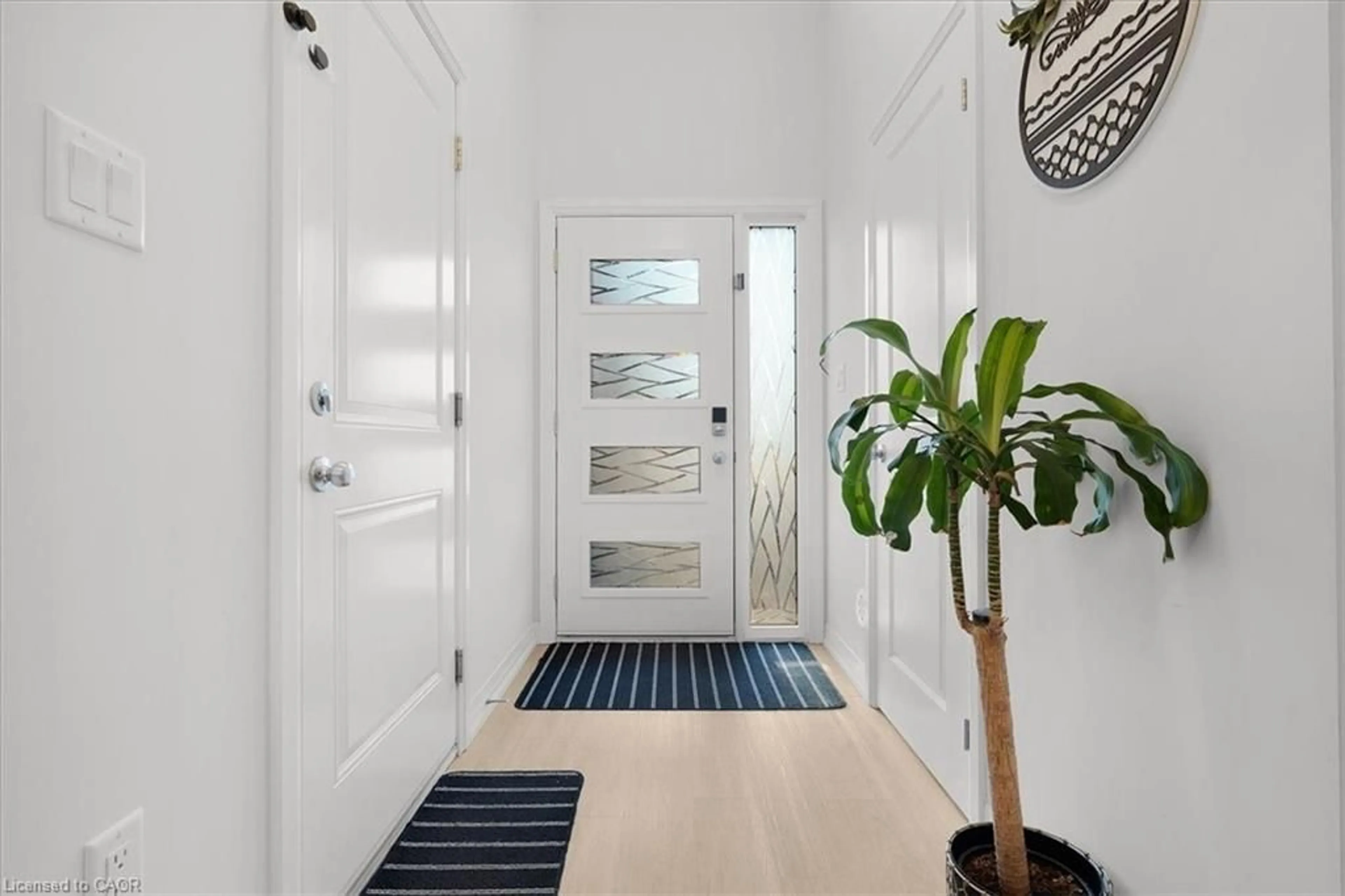 Indoor entryway for 155 Equestrian Way #61, Cambridge Ontario N3E 0E8