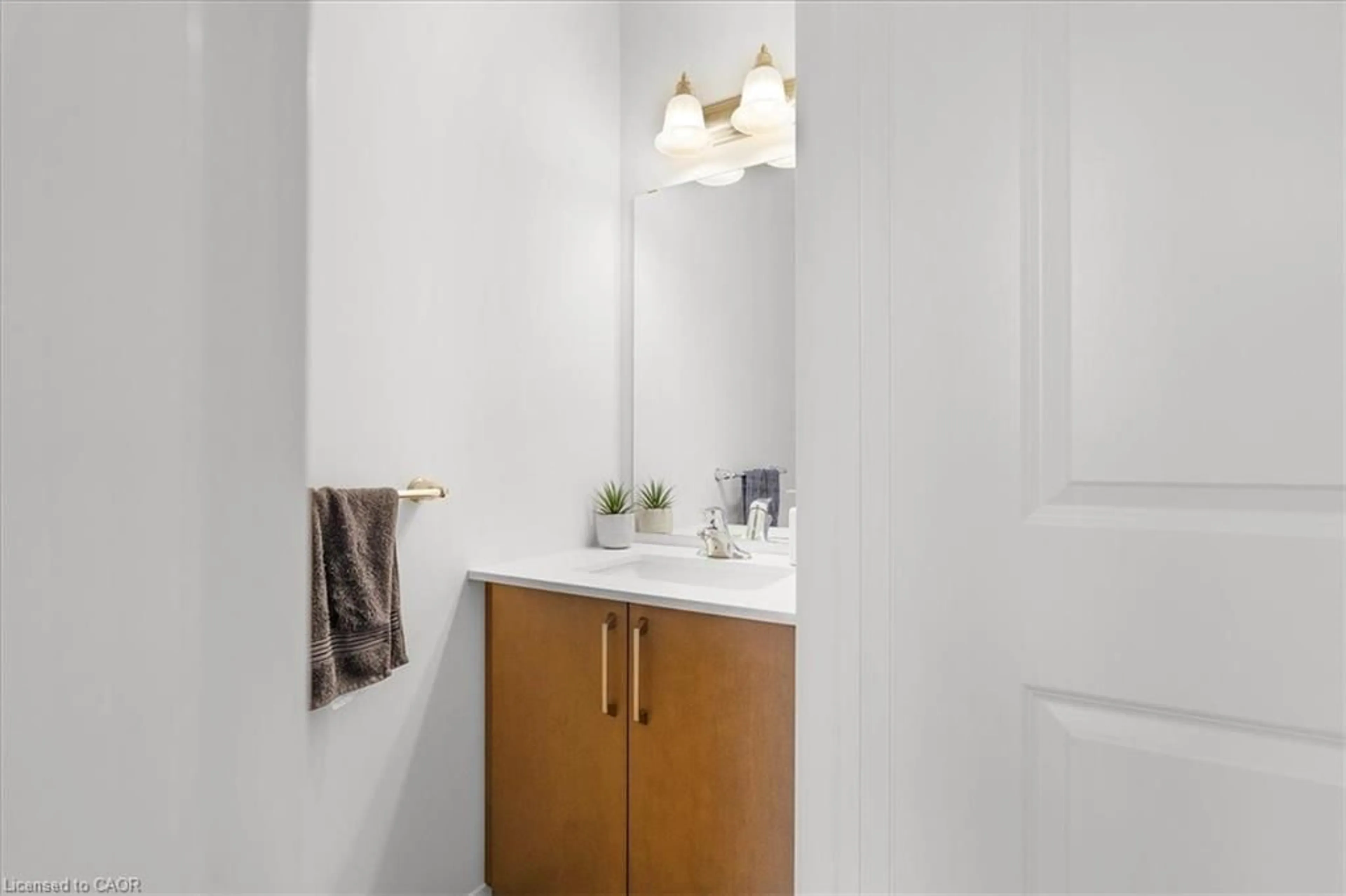 Standard bathroom, unknown for 155 Equestrian Way #61, Cambridge Ontario N3E 0E8