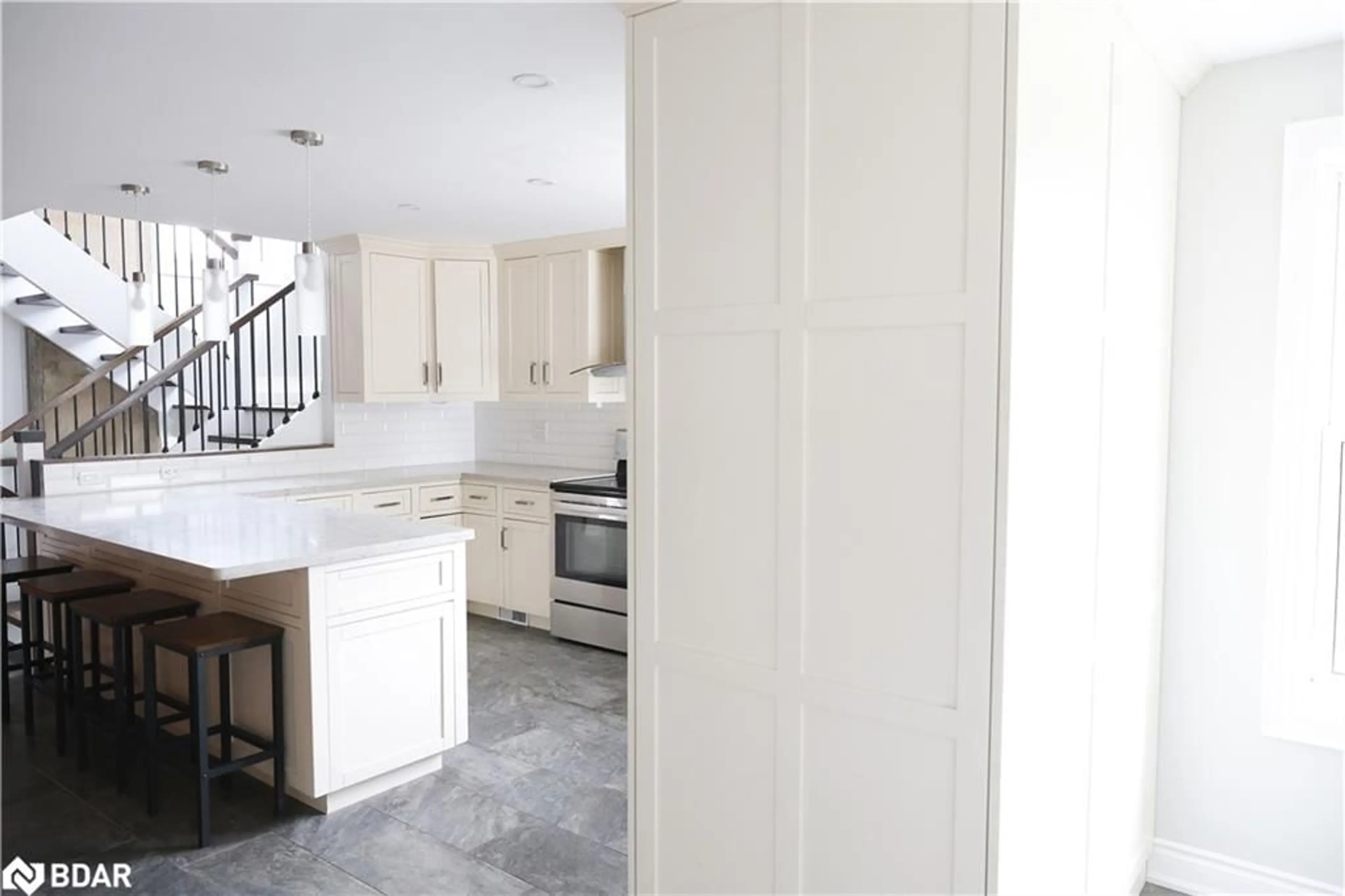 Open concept kitchen, ceramic/tile floor for 2233 Fourth Line, Innisfil Ontario L6M 3M2