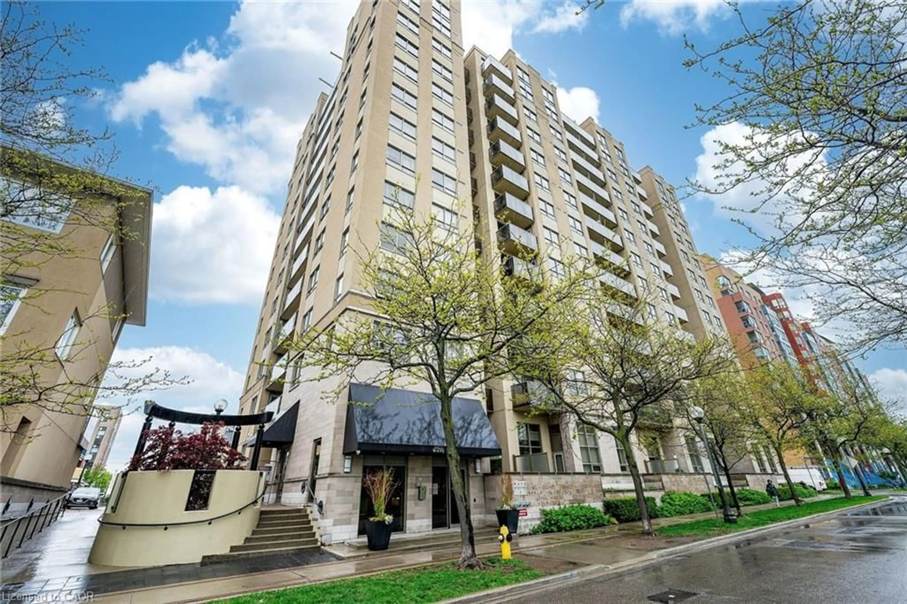 Patio, building for 4 Elsinore Path #402, Etobicoke Ontario M8V 4G7