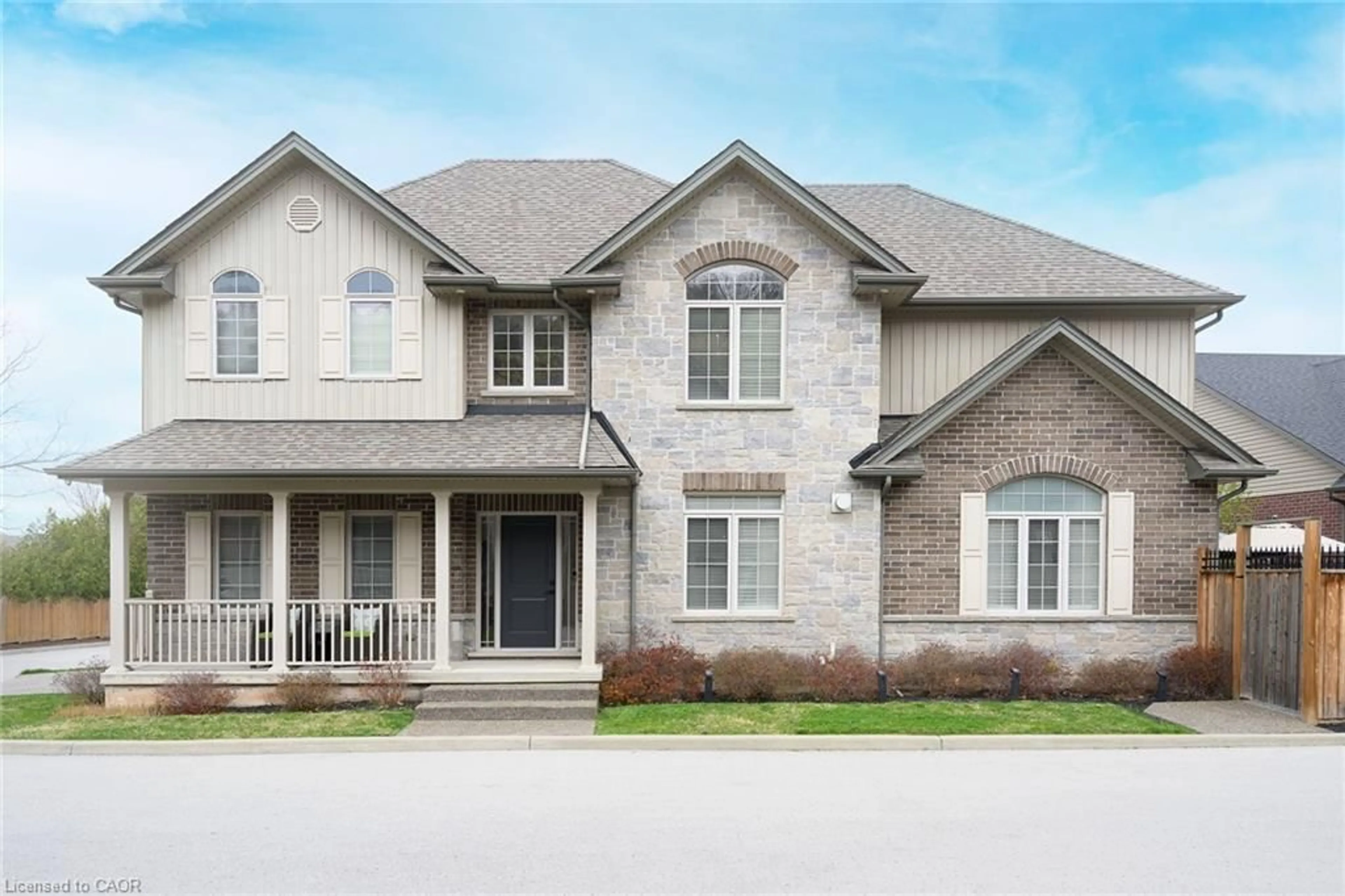 Home with brick exterior material, street for 270 Main St #9, Grimsby Ontario L3M 0B3