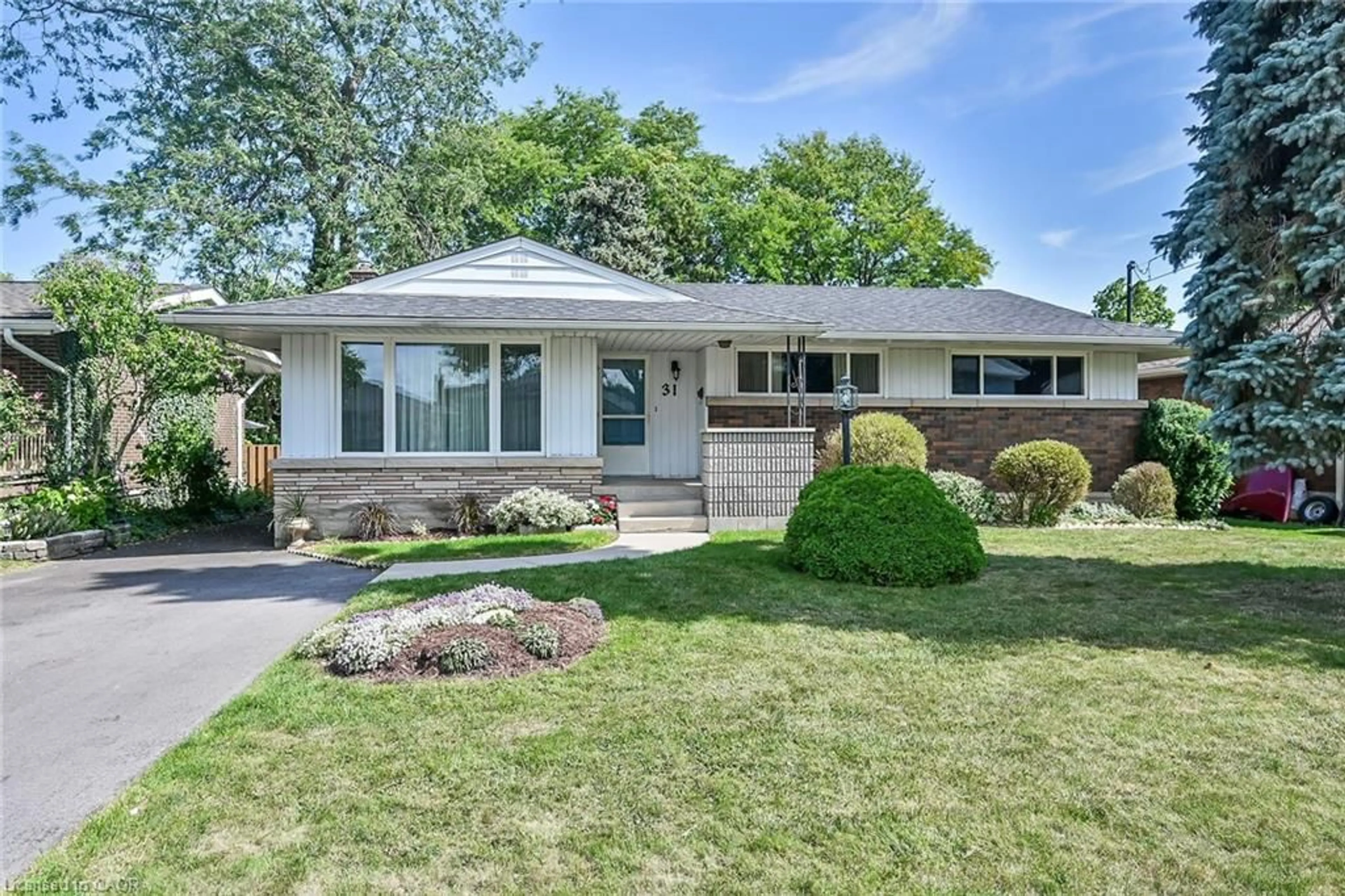 Home with vinyl exterior material, street for 31 Belair Dr, Hamilton Ontario L9A 2Z3