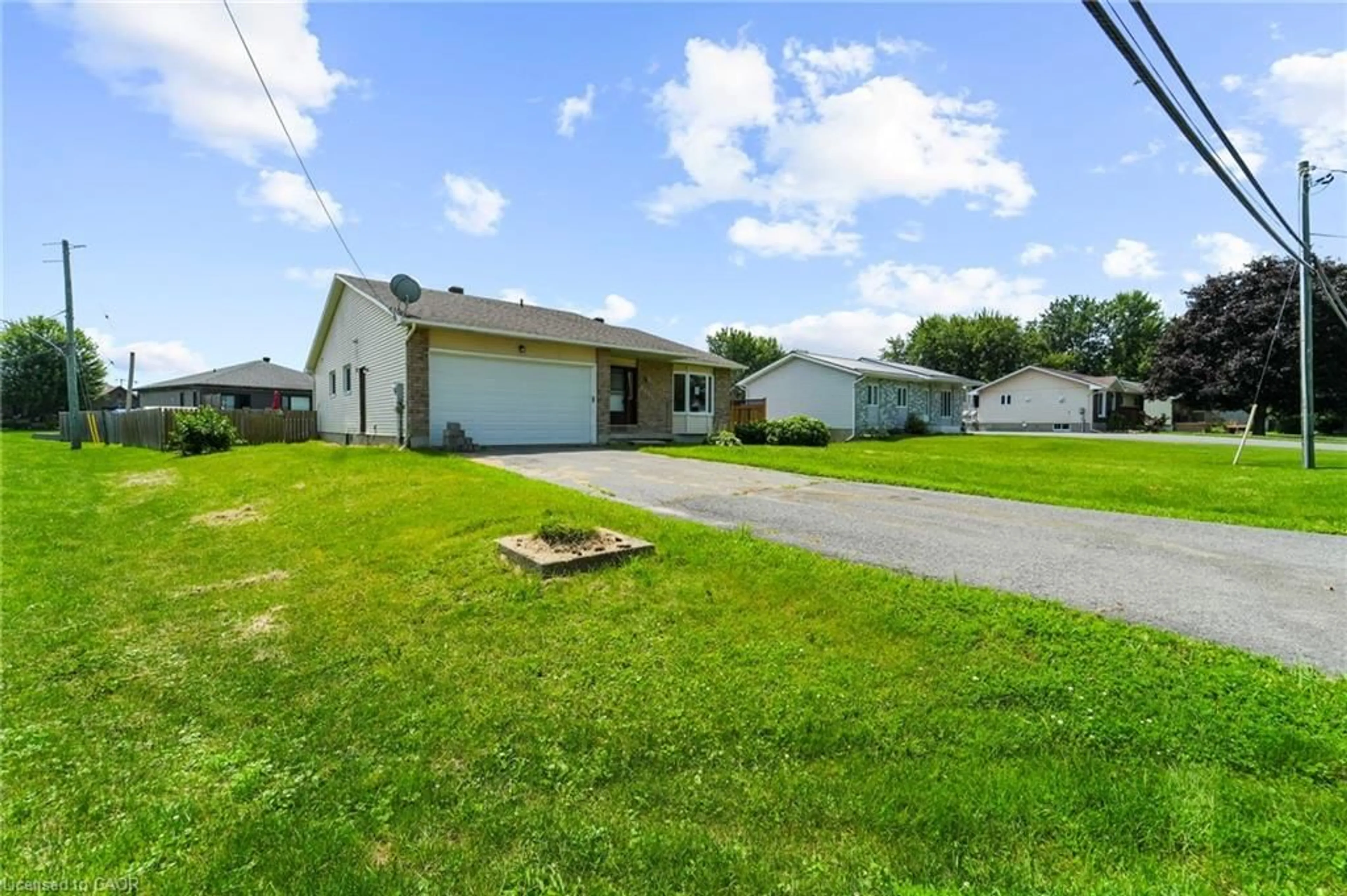 A pic from outside/outdoor area/front of a property/back of a property/a pic from drone, street for 3064 Principale St, Alfred Ontario K0A 3K0