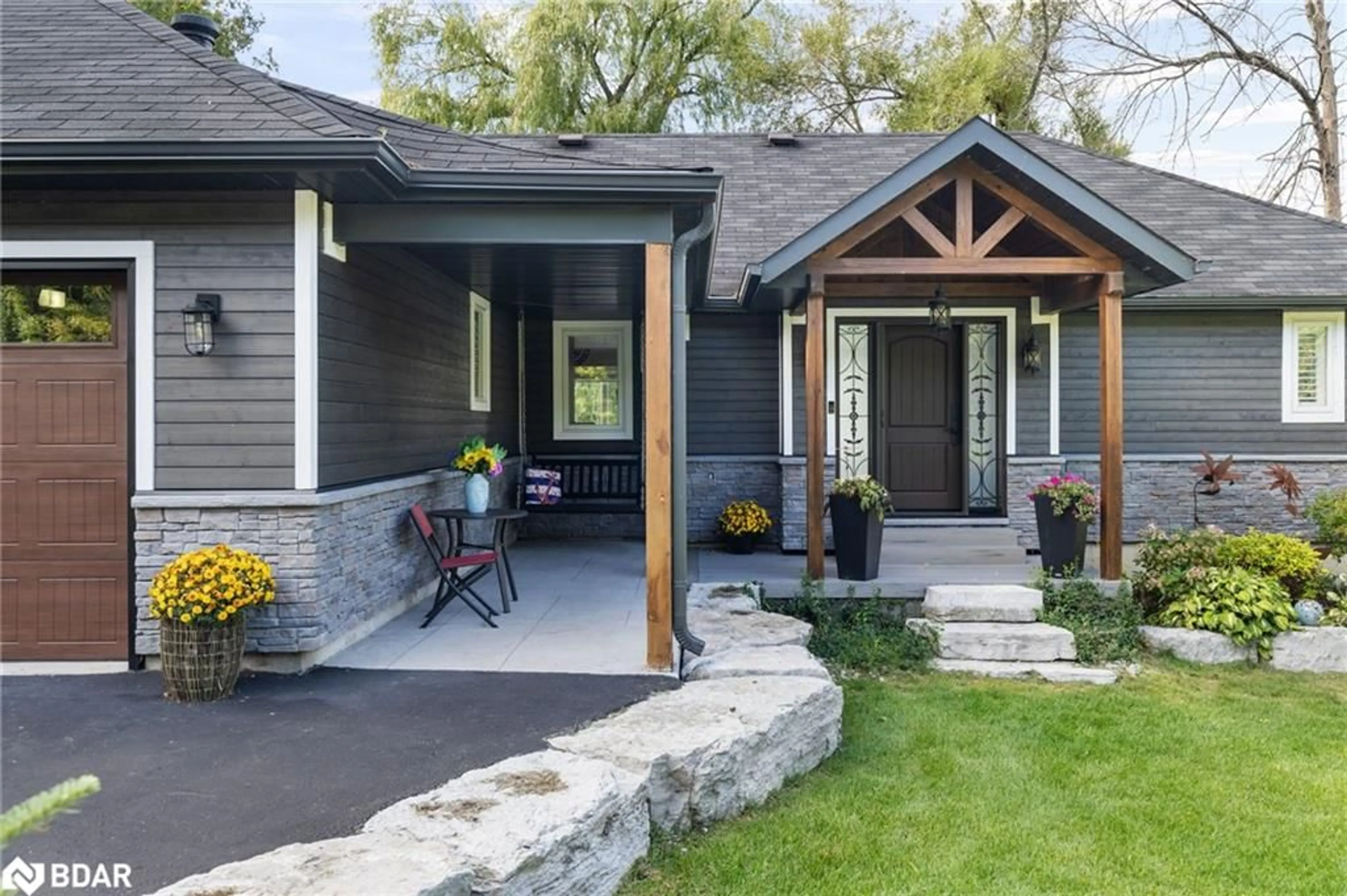 Home with vinyl exterior material, street for 241 Eight Mile Pt, Oro-Medonte Ontario L3V 6H1