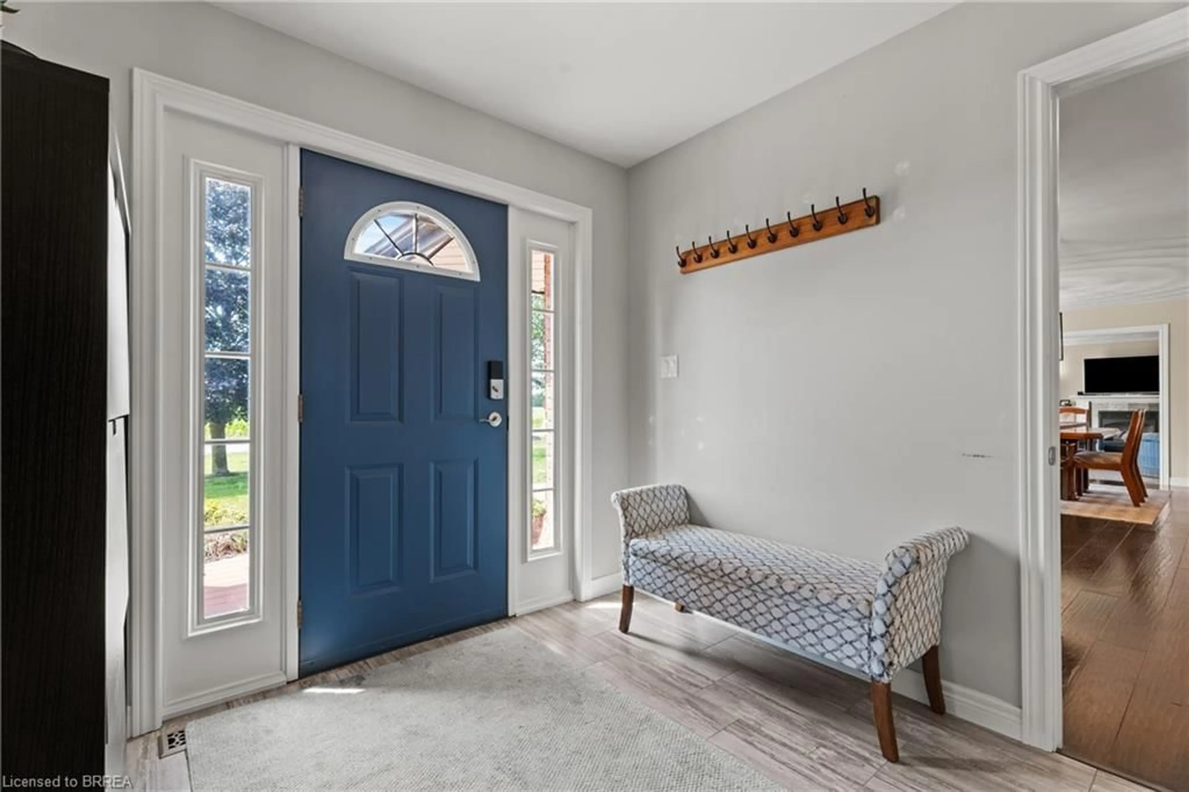 Indoor entryway for 3168 Swimming Pool Rd, La Salette Ontario N0E 1H0