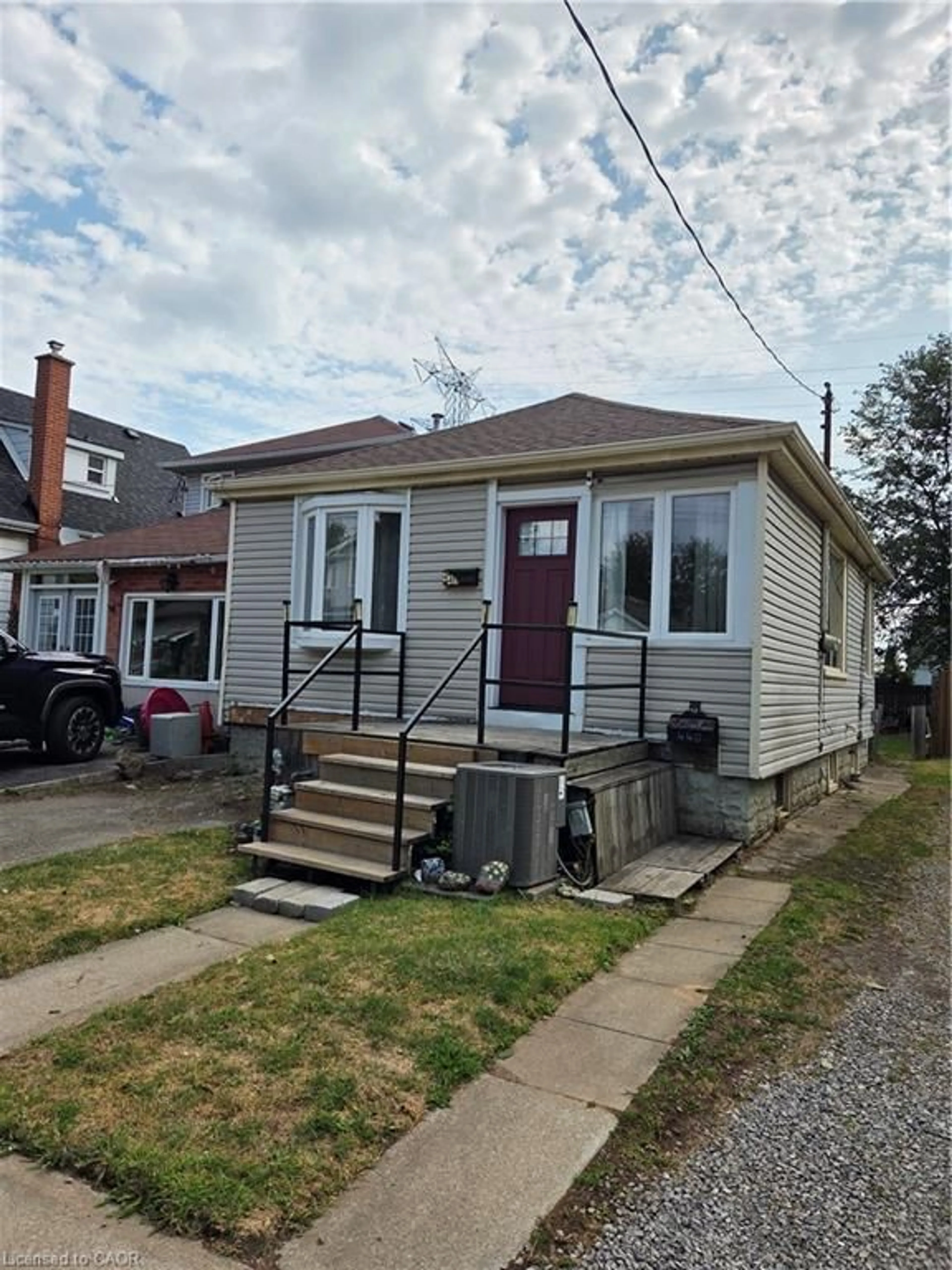 Home with vinyl exterior material, street for 440 Paling Ave, Hamilton Ontario L8H 5K4