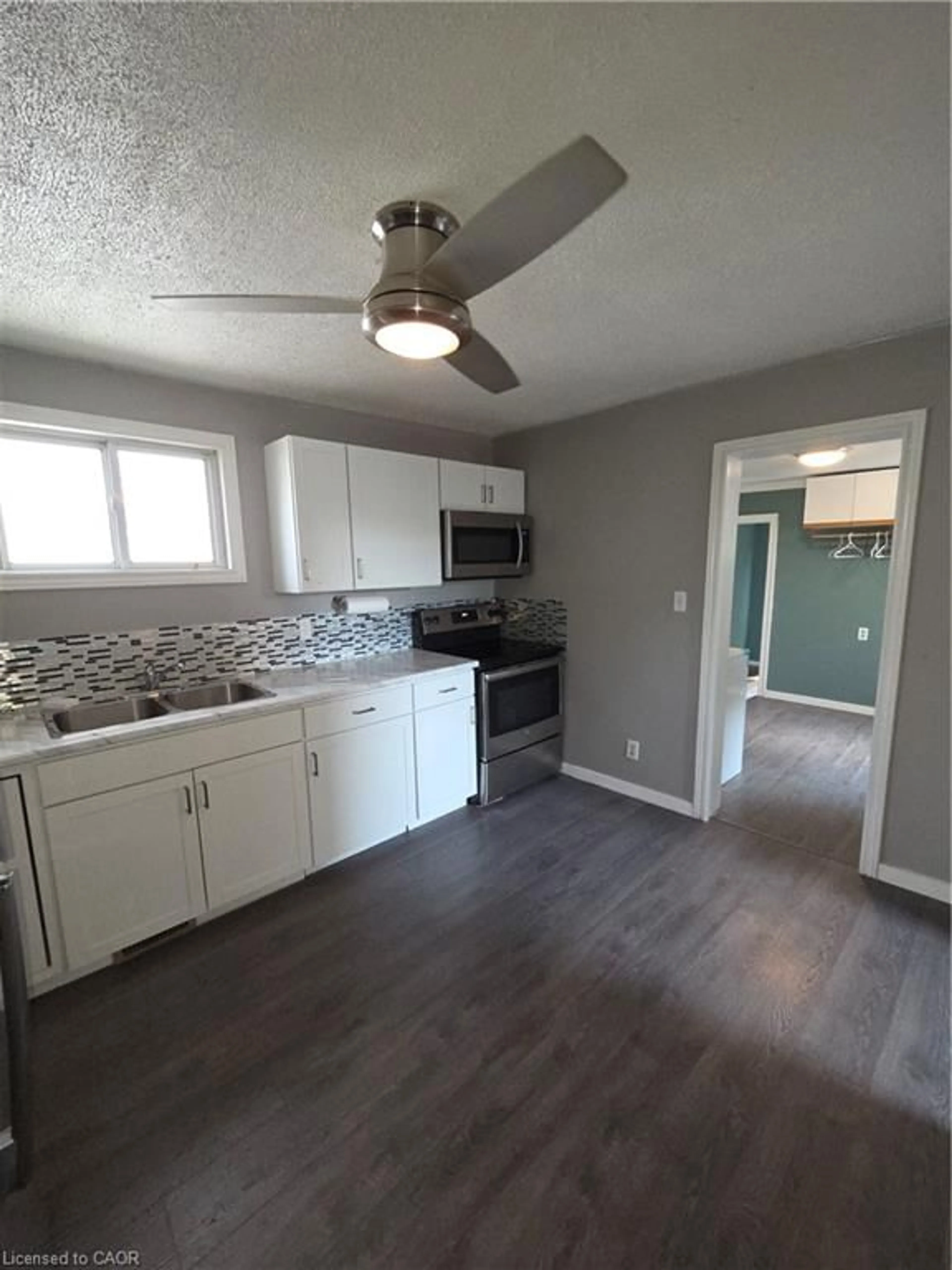 A pic of a room for 440 Paling Ave, Hamilton Ontario L8H 5K4