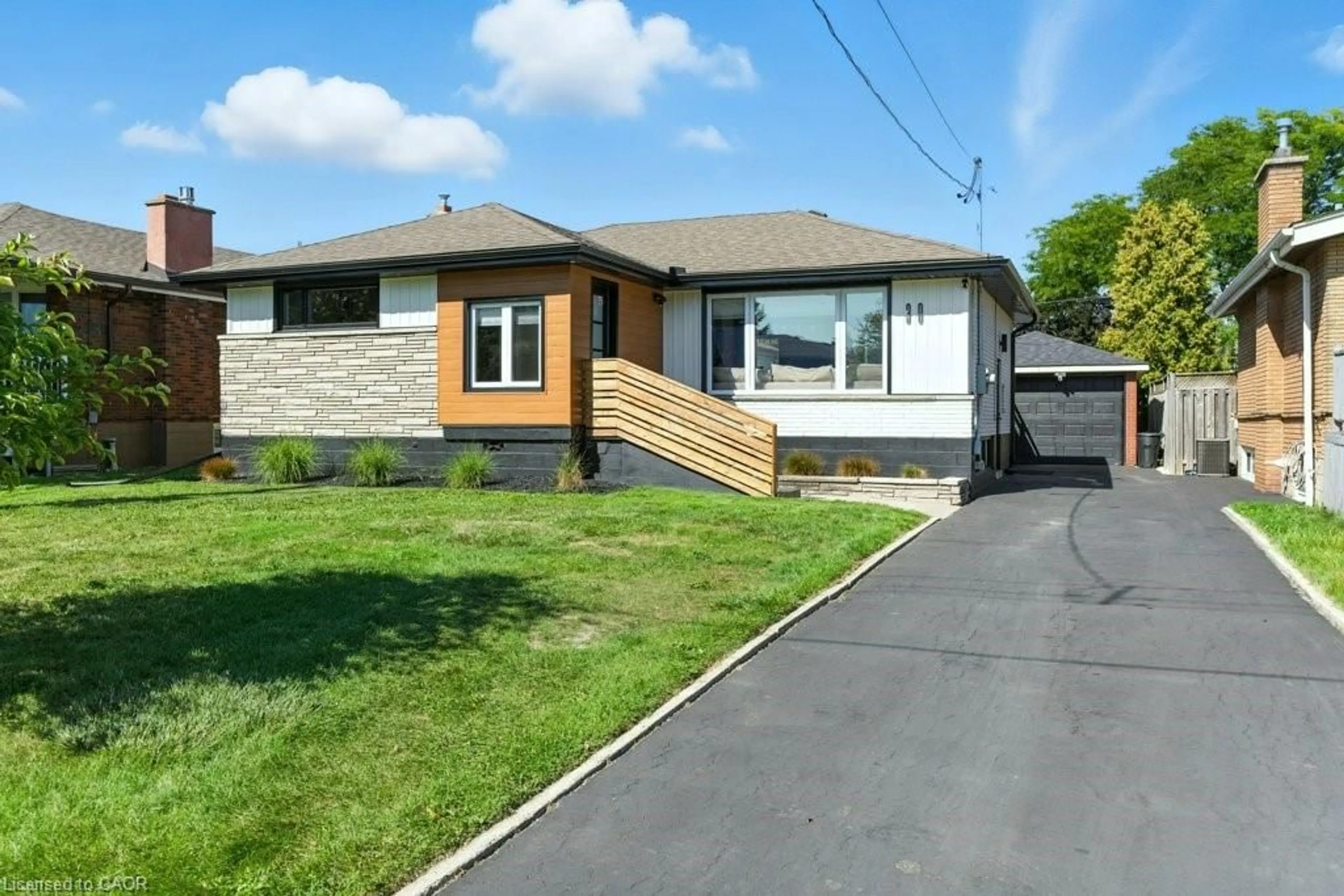 Unknown for 30 Cloke Crt, Hamilton Ontario L8T 1N5