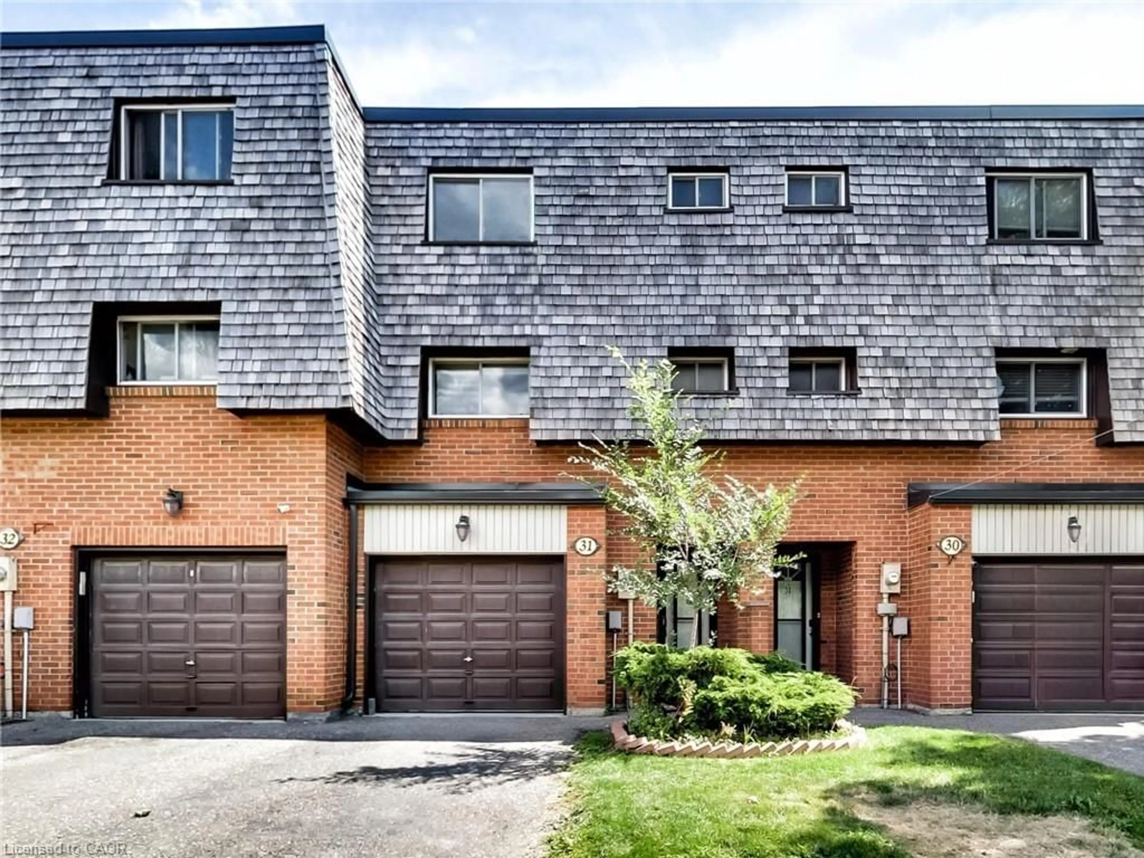 Home with brick exterior material, street for 31 Briar Path, Brampton Ontario L6T 2A3