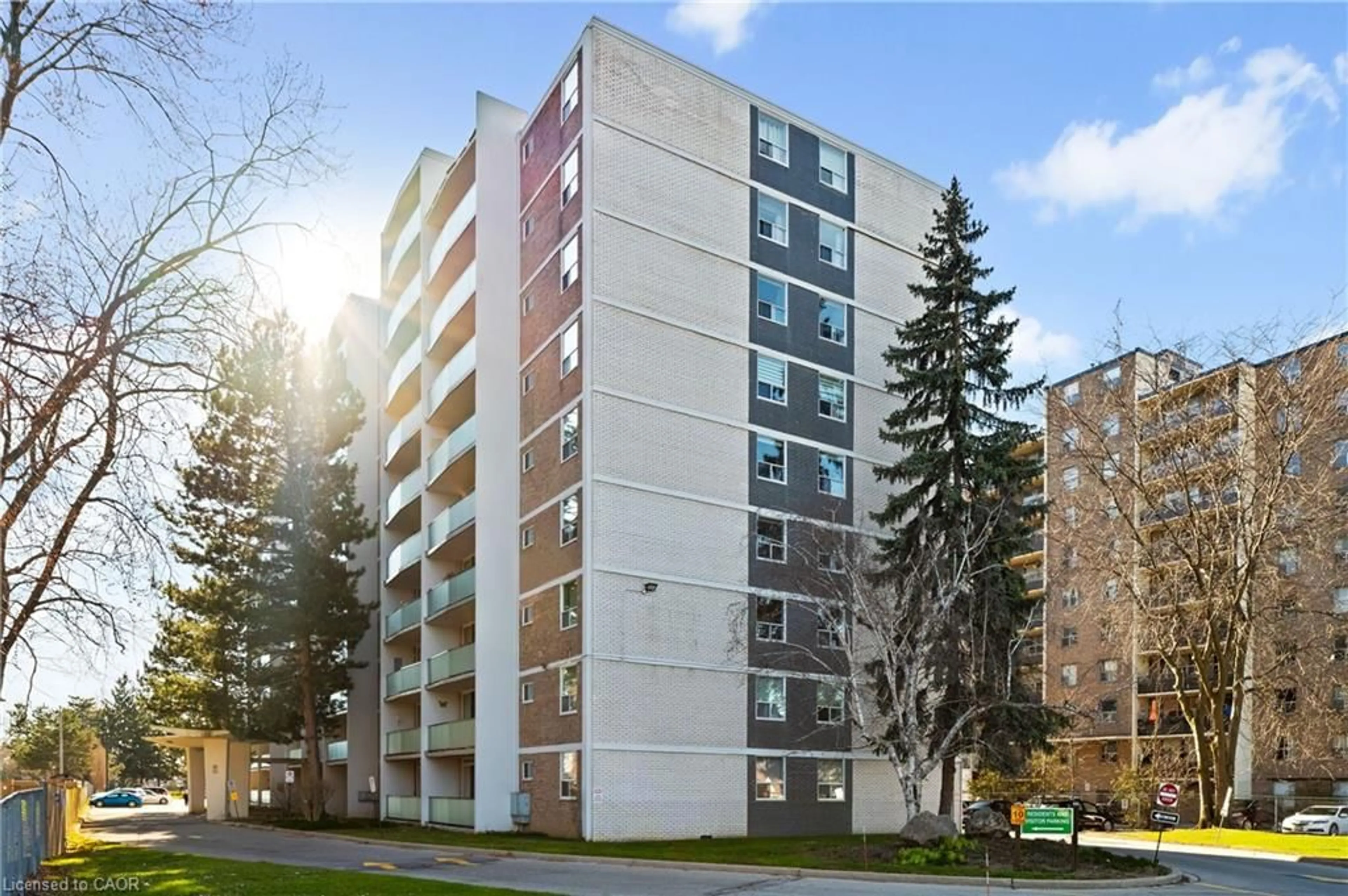 Patio, building for 359 Geneva St #801, St. Catharines Ontario L2N 2G5