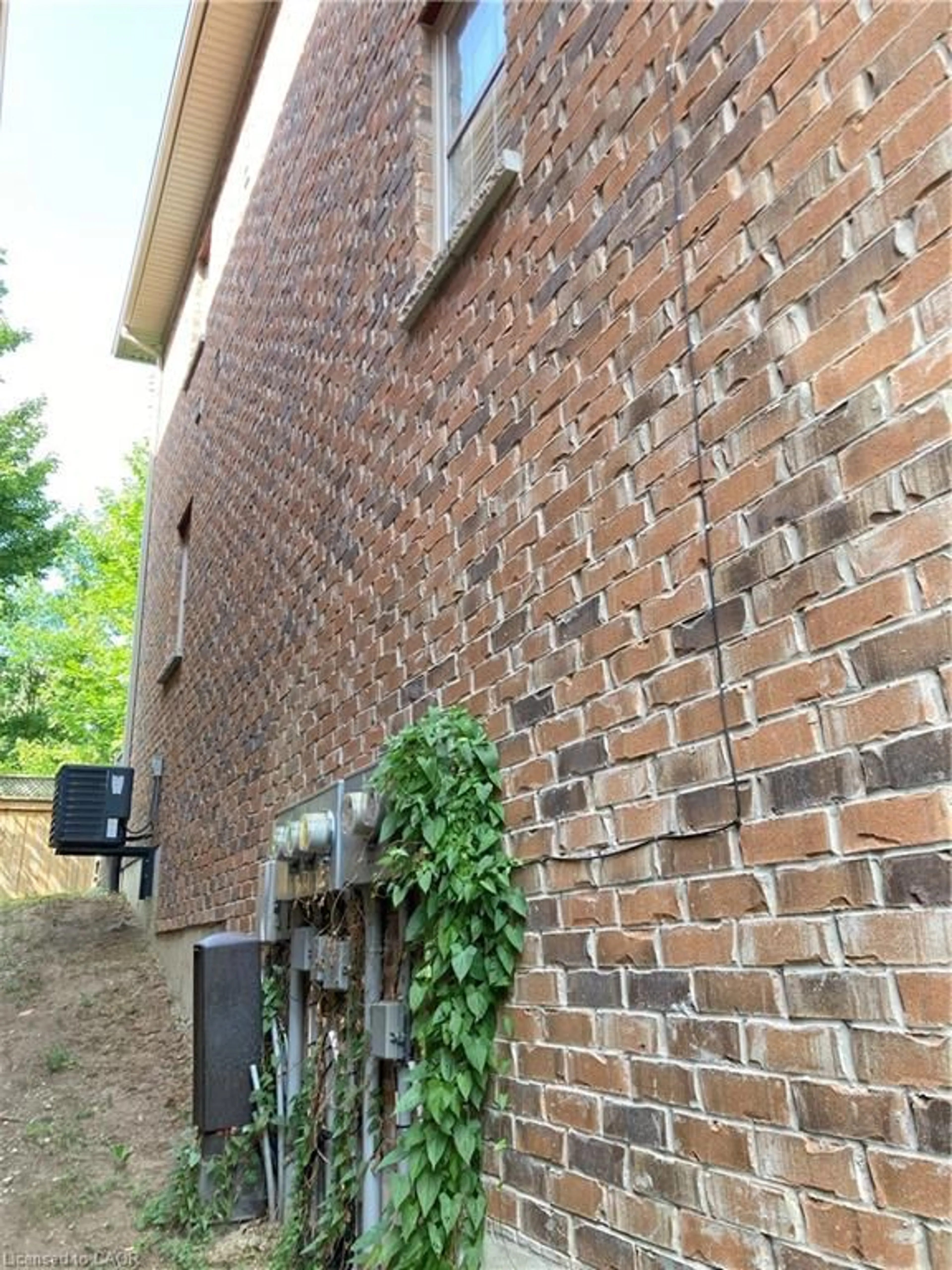 Home with brick exterior material, building for 84 Robert Peel Rd, Kitchener Ontario N2H 0B6